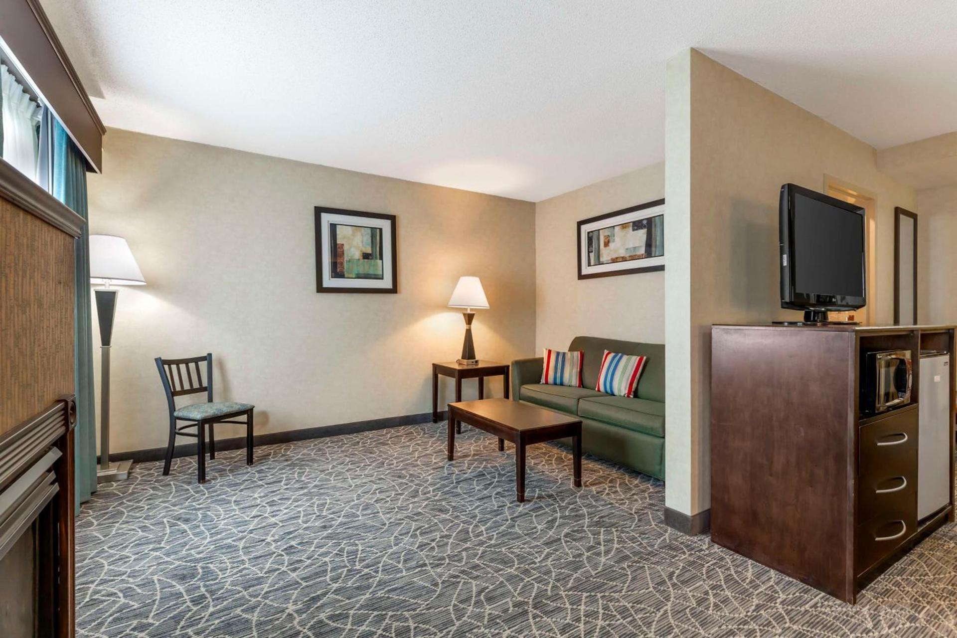 Best Western Plus Berkshire Hills Inn & Suites photo 22