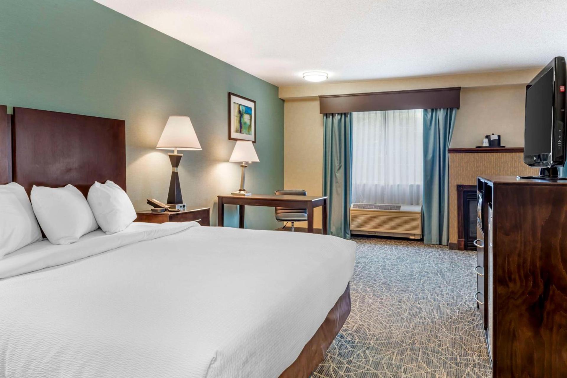 Best Western Plus Berkshire Hills Inn & Suites photo 24