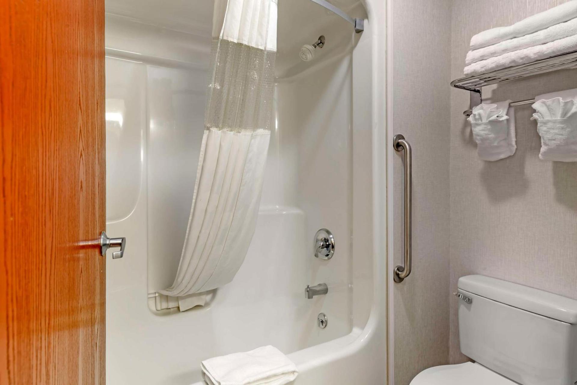 Best Western Plus Berkshire Hills Inn & Suites photo 25