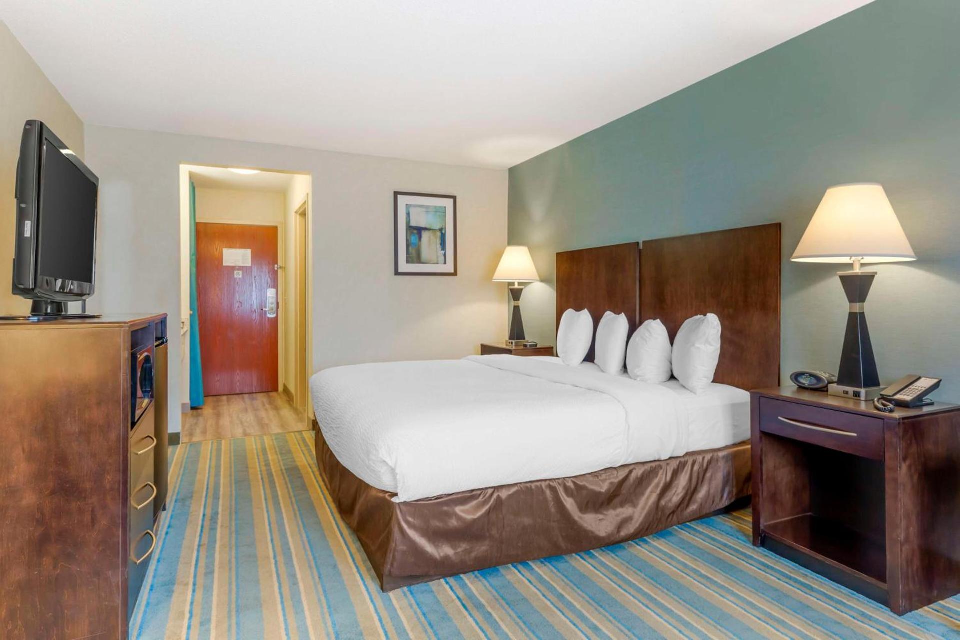 Best Western Plus Berkshire Hills Inn & Suites photo 32