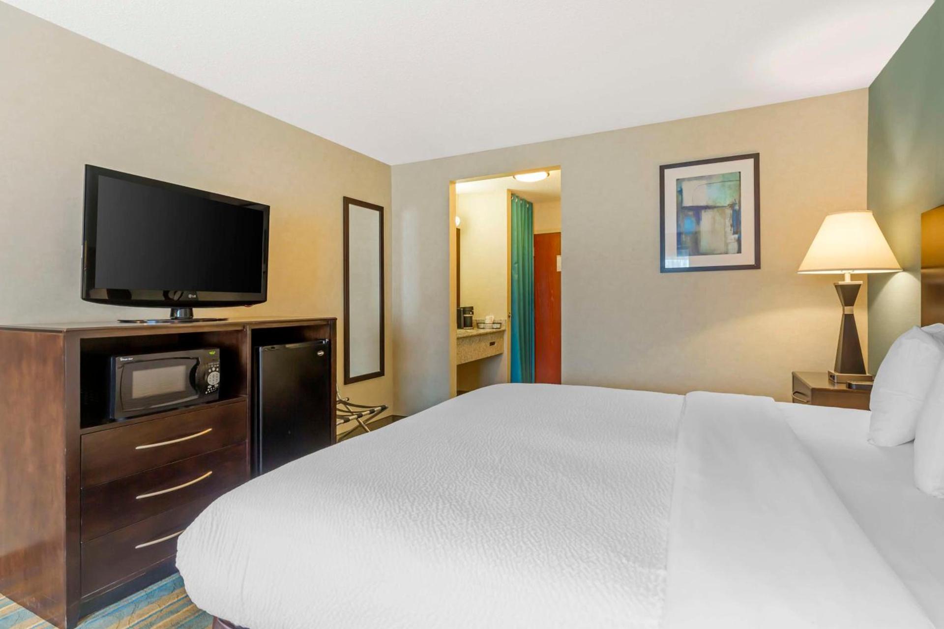 Best Western Plus Berkshire Hills Inn & Suites photo 33