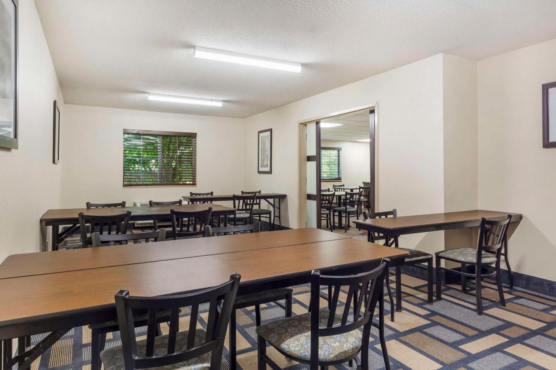 Best Western Plus Berkshire Hills Inn & Suites photo 35