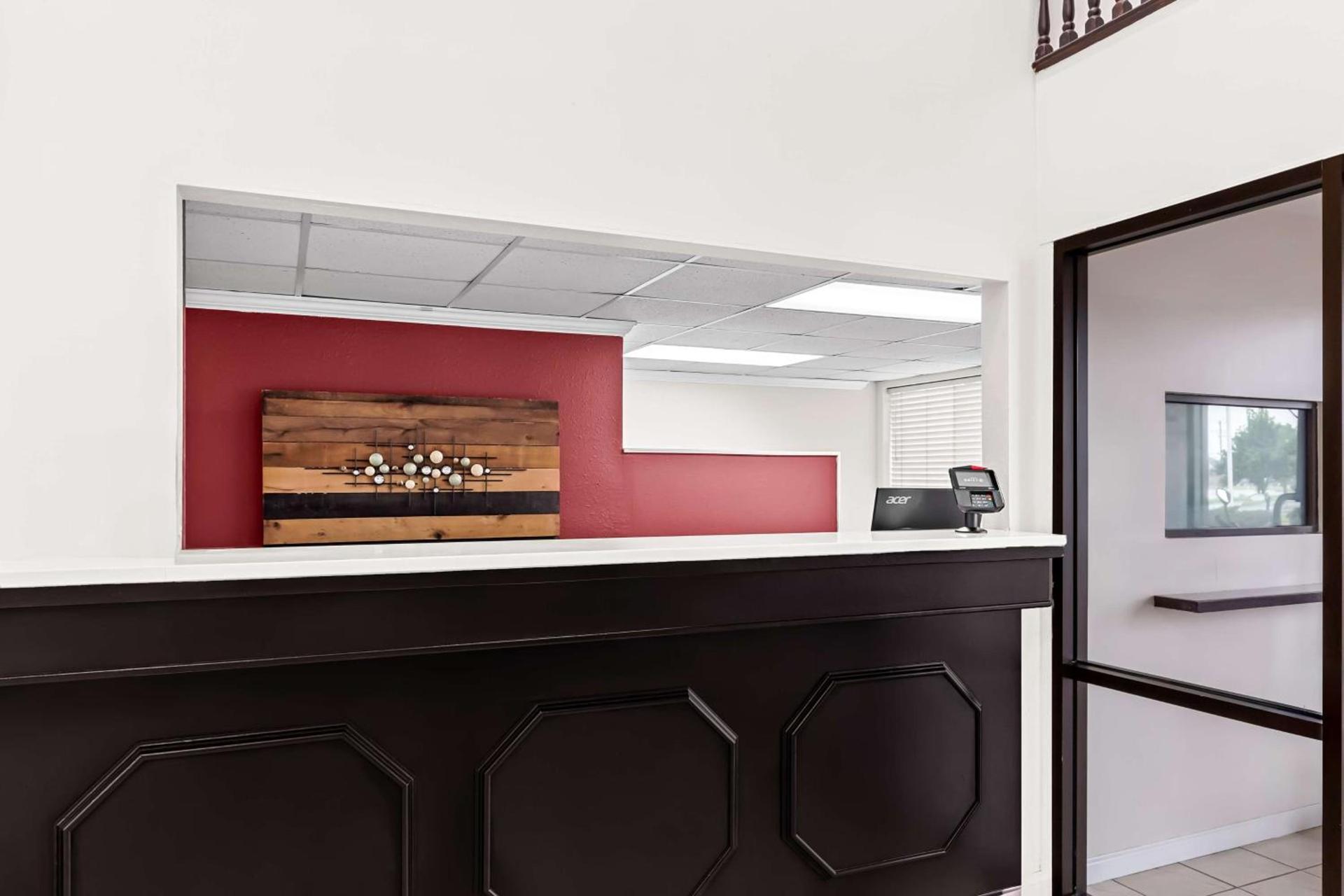 Red Lion Inn & Suites Saint Louis photo 4