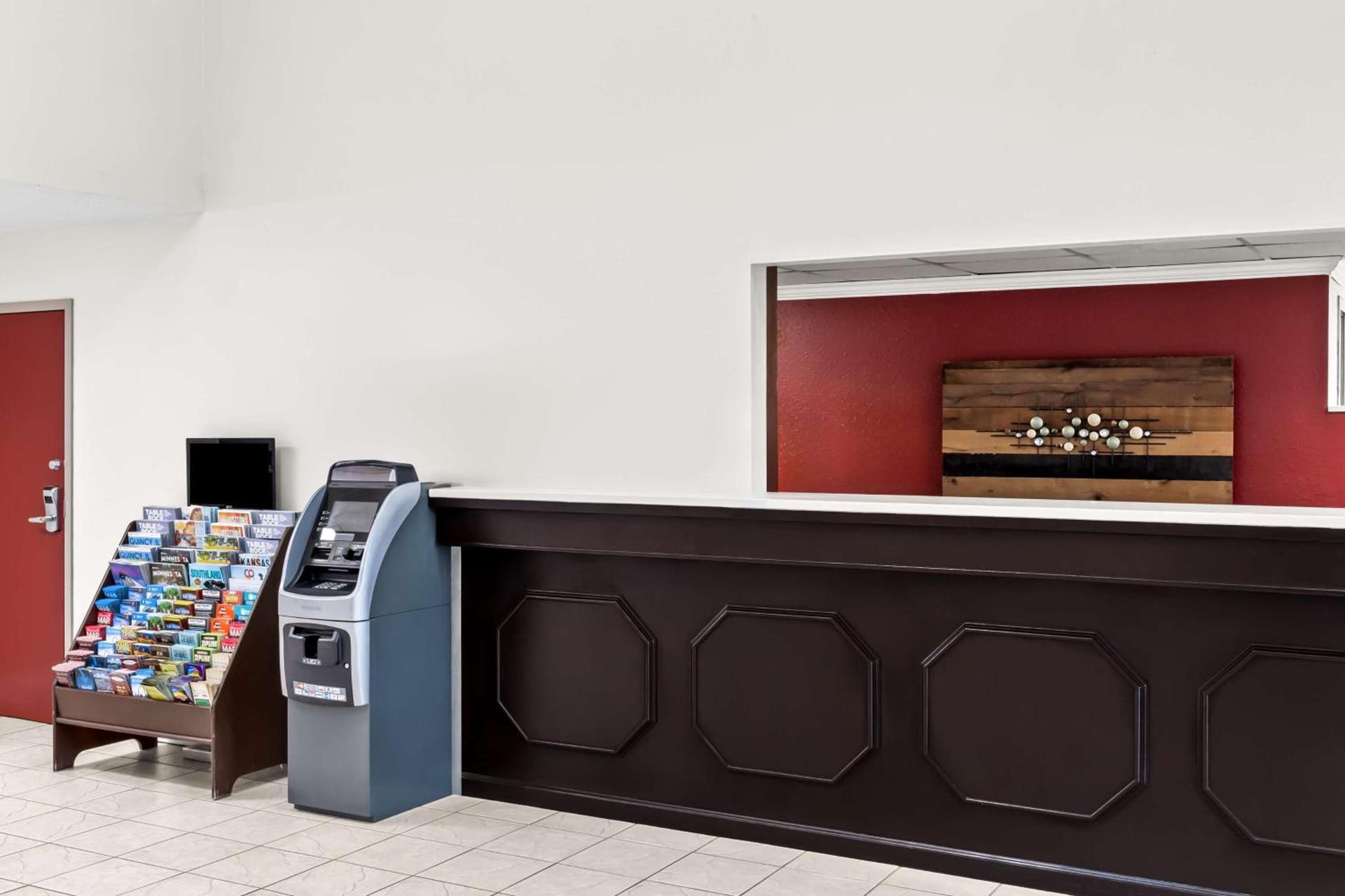 Red Lion Inn & Suites Saint Louis photo 5