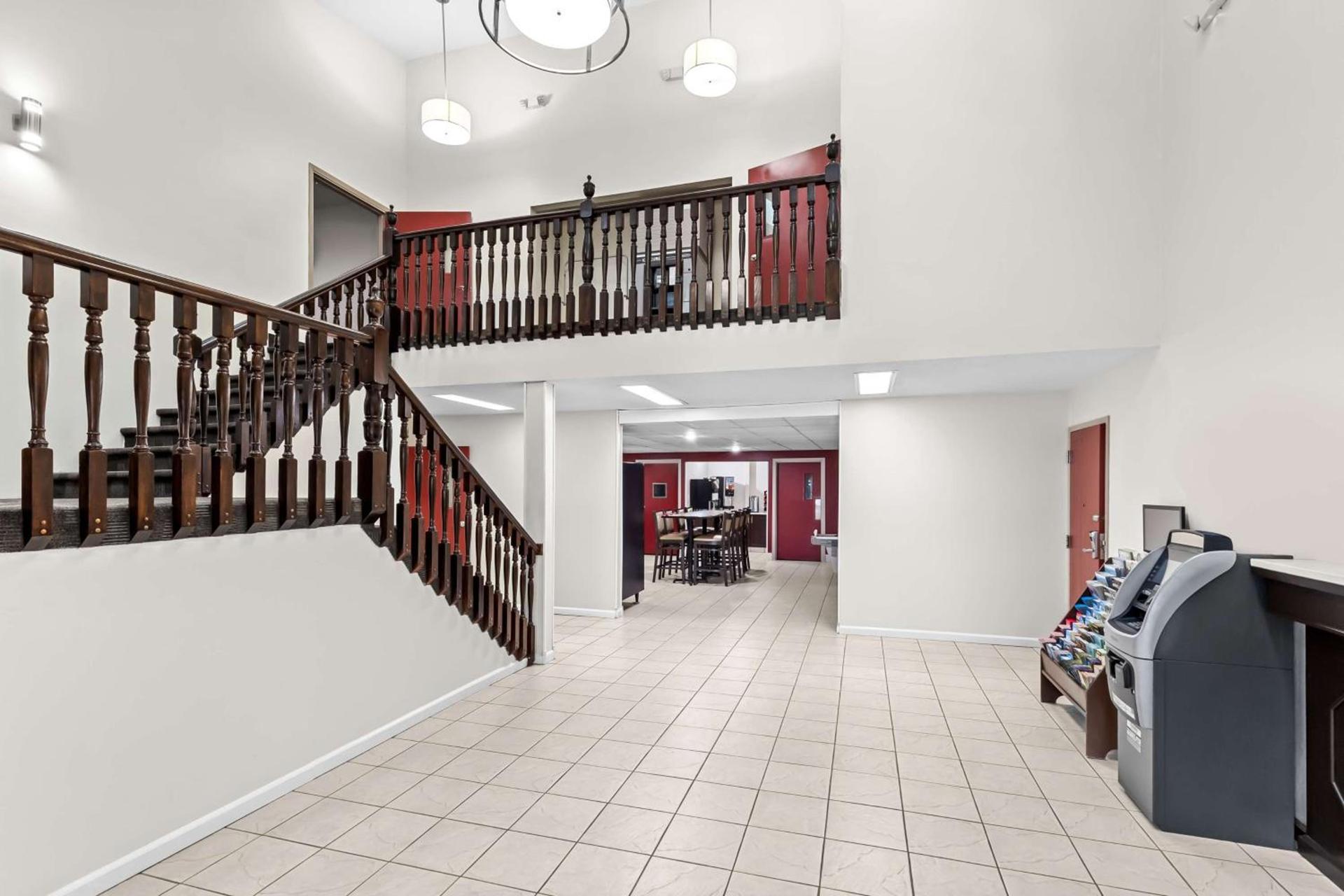 Red Lion Inn & Suites Saint Louis photo 2