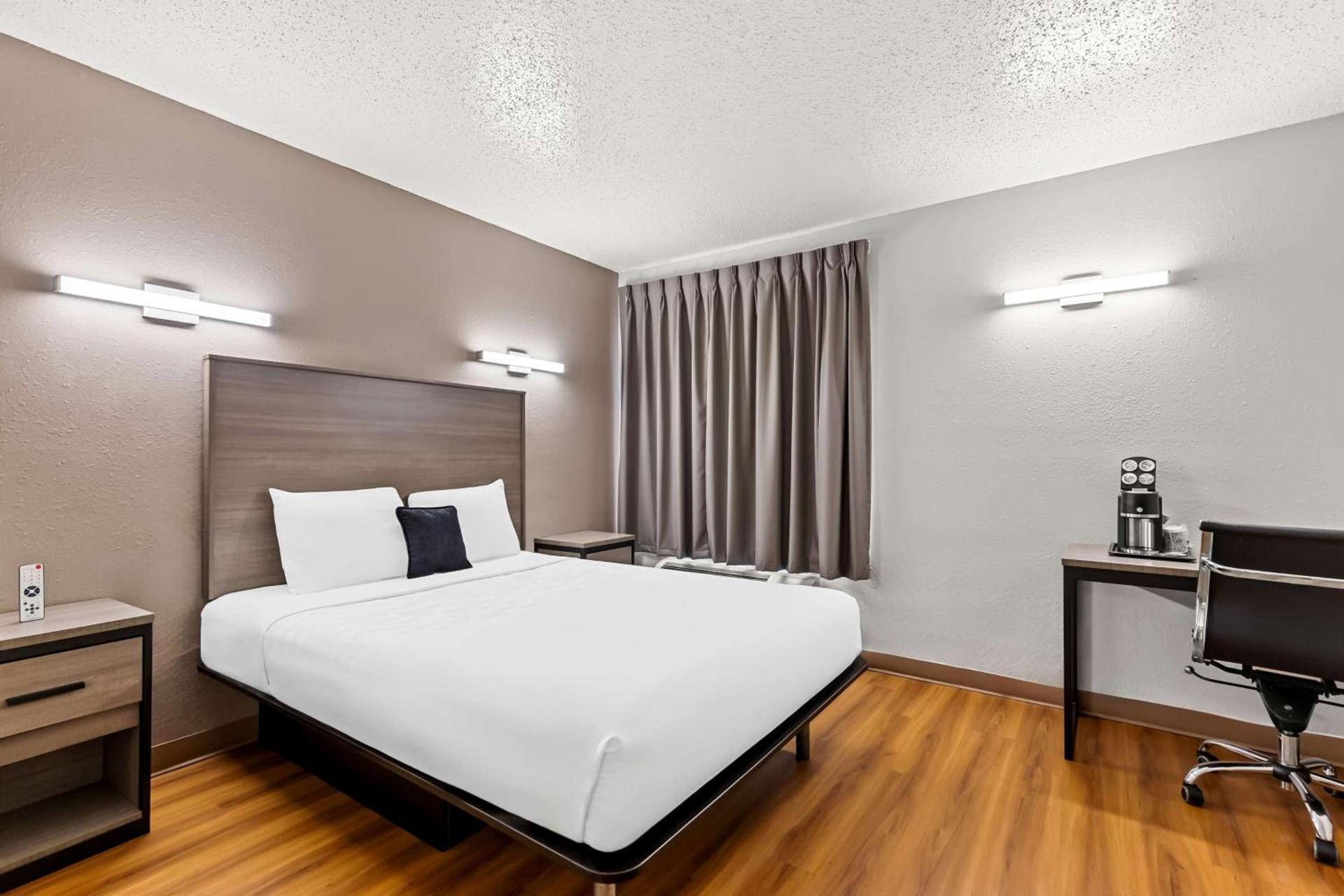 Red Lion Inn & Suites Saint Louis photo 37