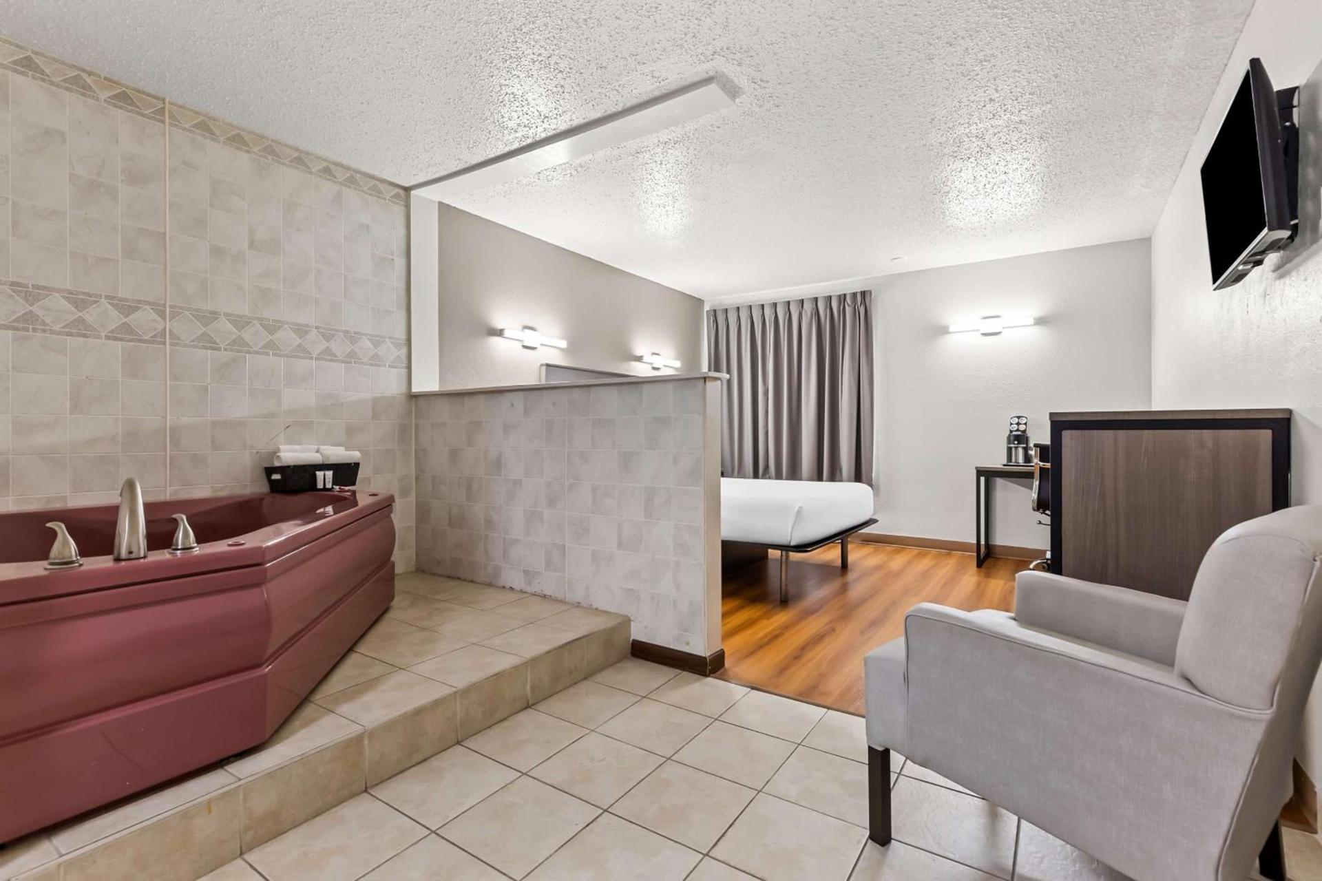 Red Lion Inn & Suites Saint Louis photo 48