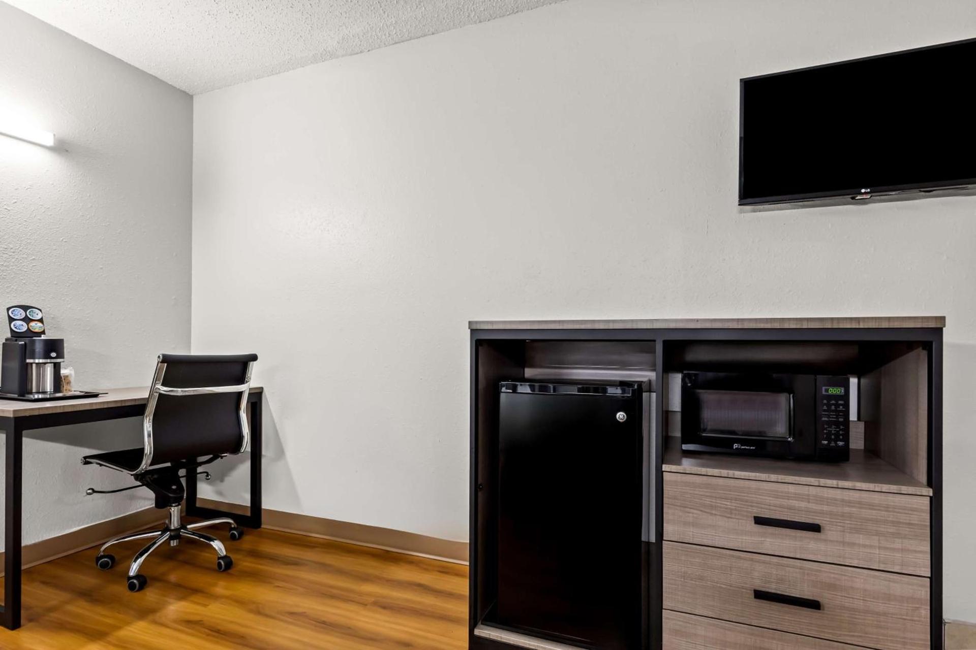 Red Lion Inn & Suites Saint Louis photo 51