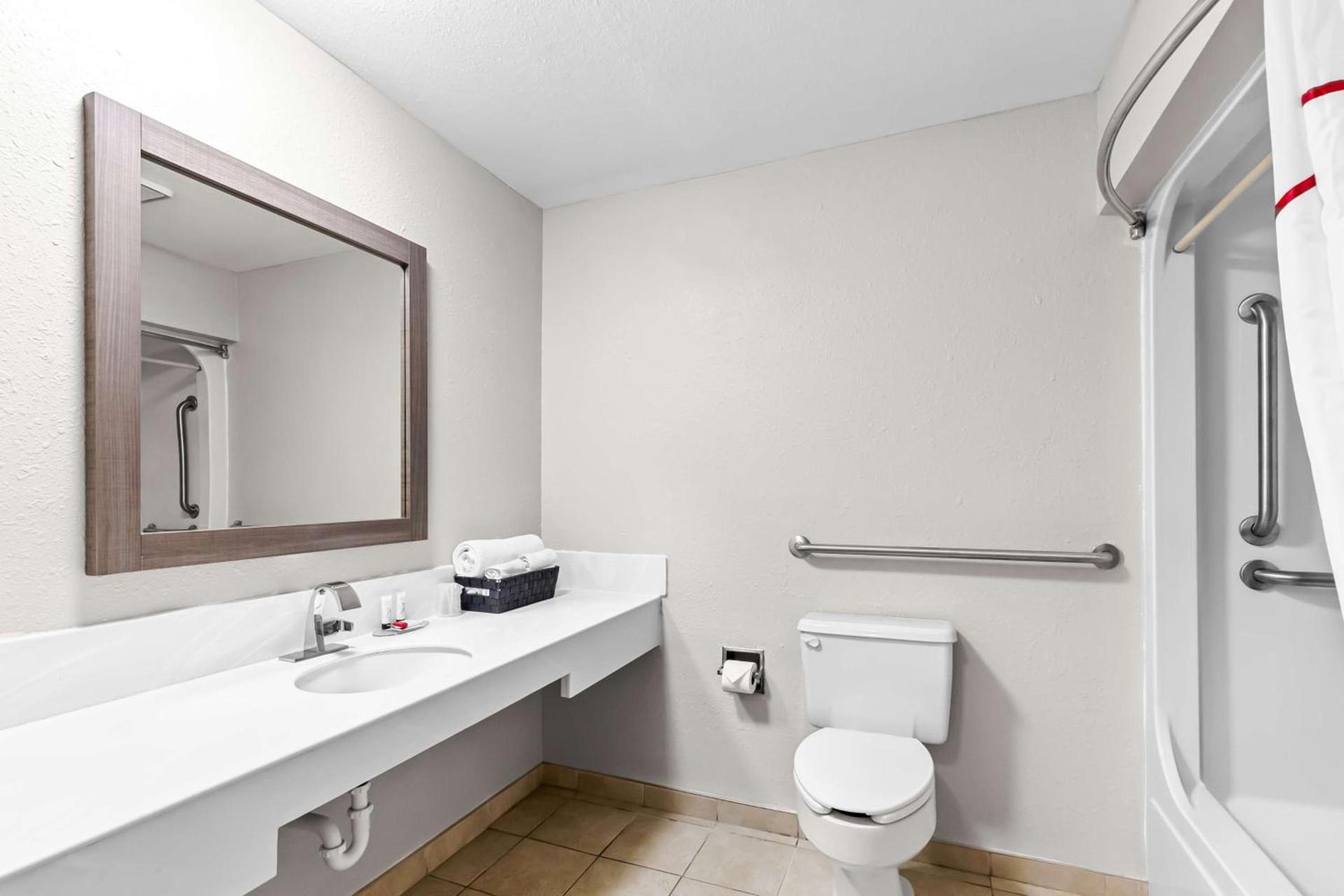 Red Lion Inn & Suites Saint Louis photo 30