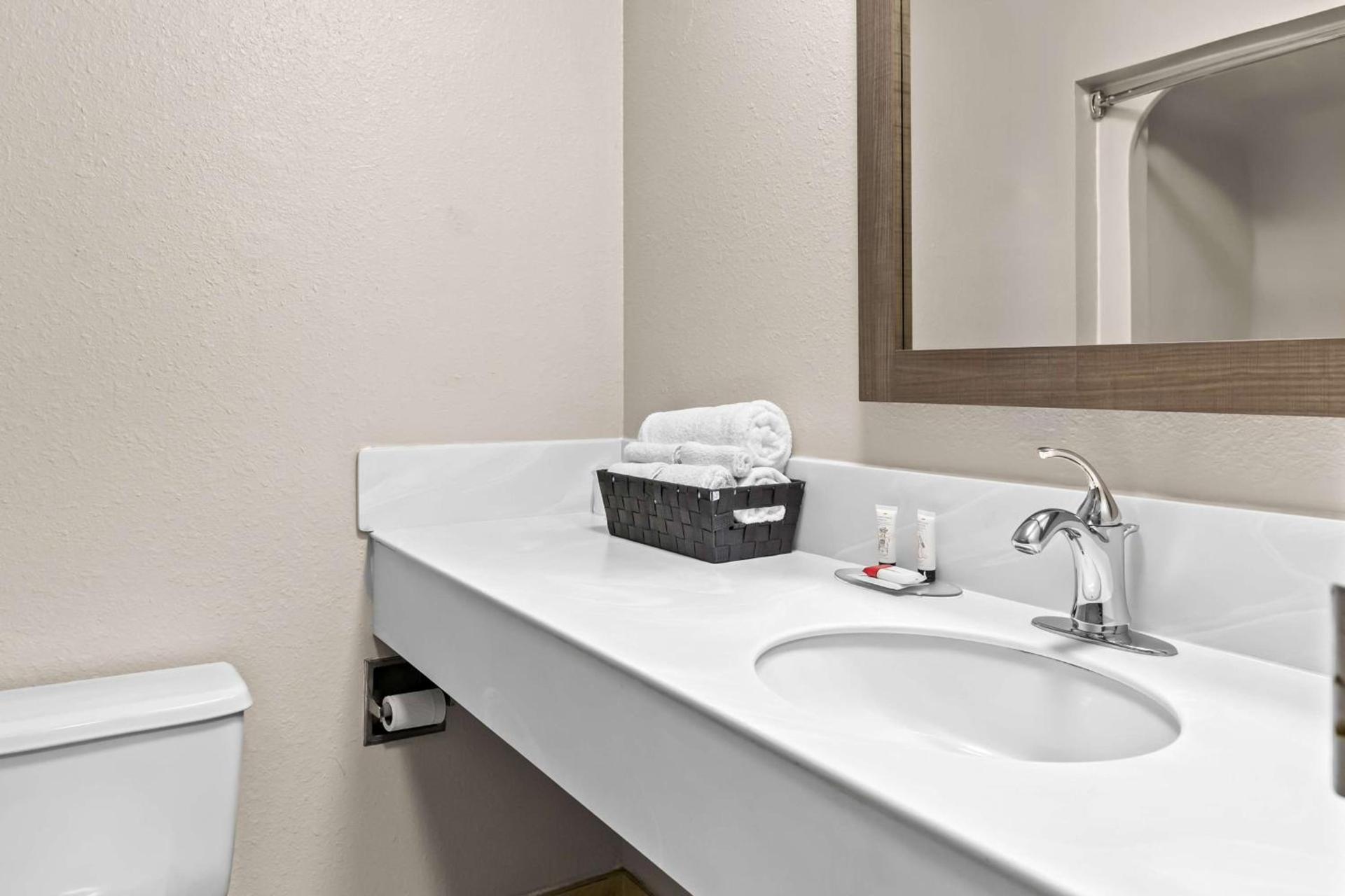 Red Lion Inn & Suites Saint Louis photo 39
