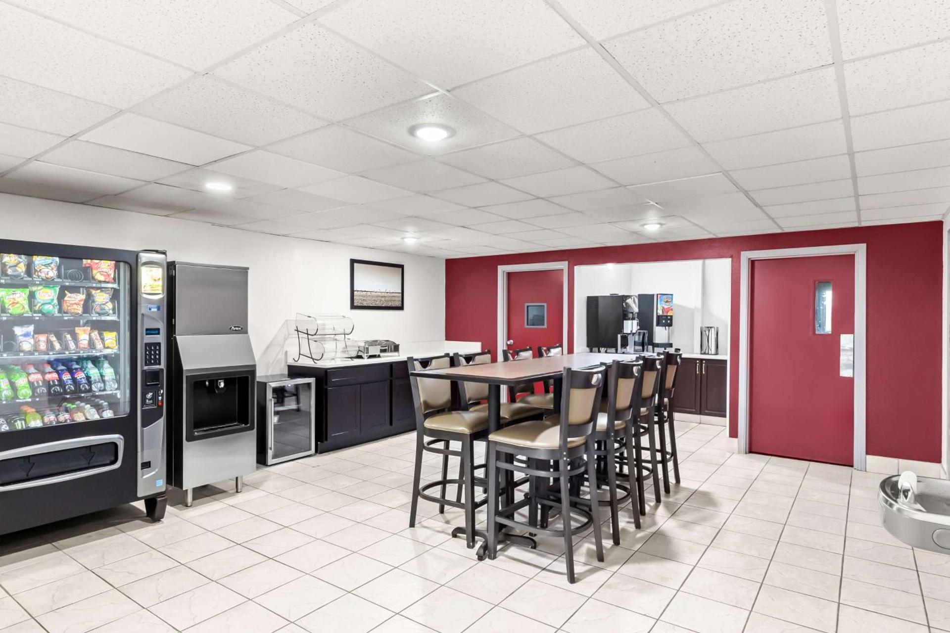 Red Lion Inn & Suites Saint Louis photo 32