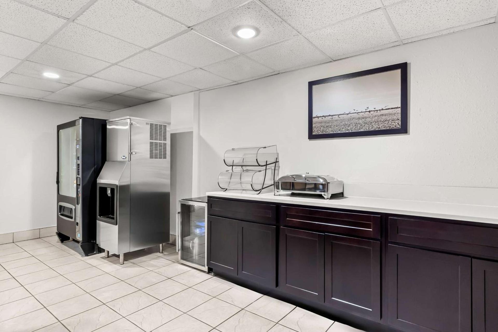 Red Lion Inn & Suites Saint Louis photo 54