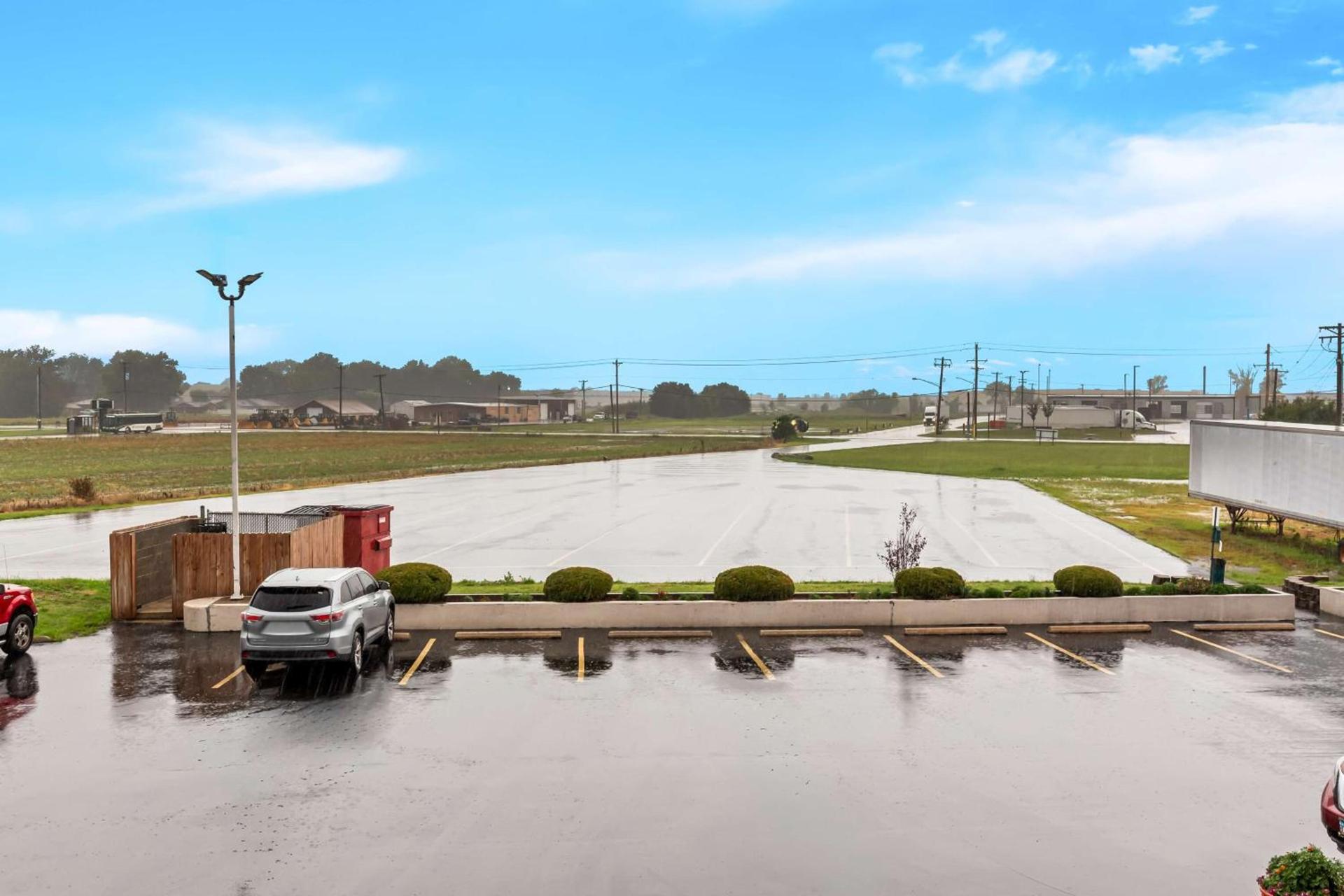 Red Lion Inn & Suites Saint Louis photo 38