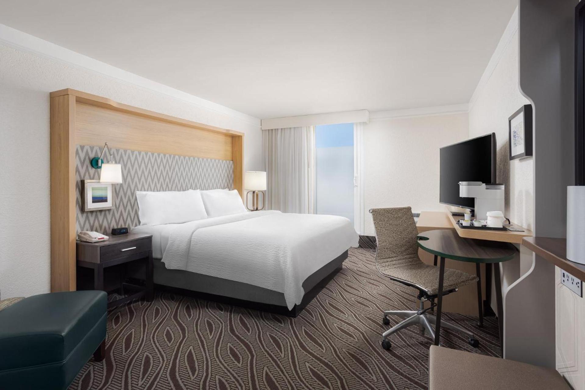 Holiday Inn Resort Oceanfront at Surfside Beach by IHG photo 98