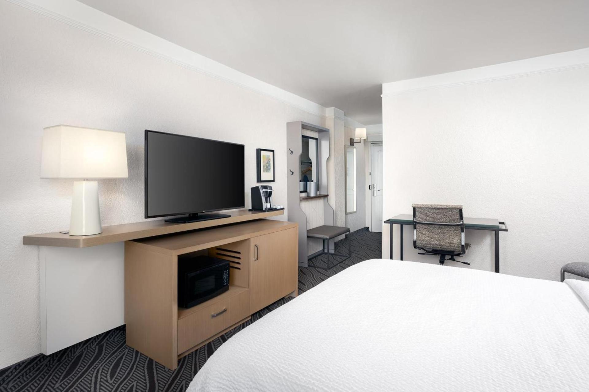 Holiday Inn Resort Oceanfront at Surfside Beach by IHG photo 99