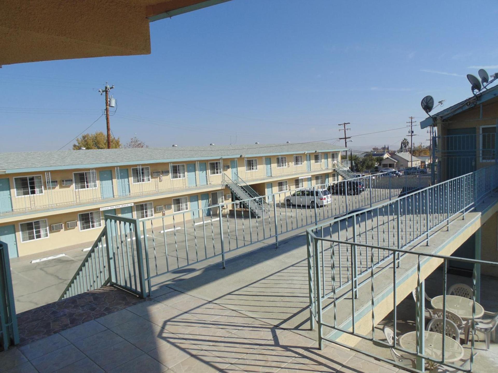 Western Inn & Suites photo 17