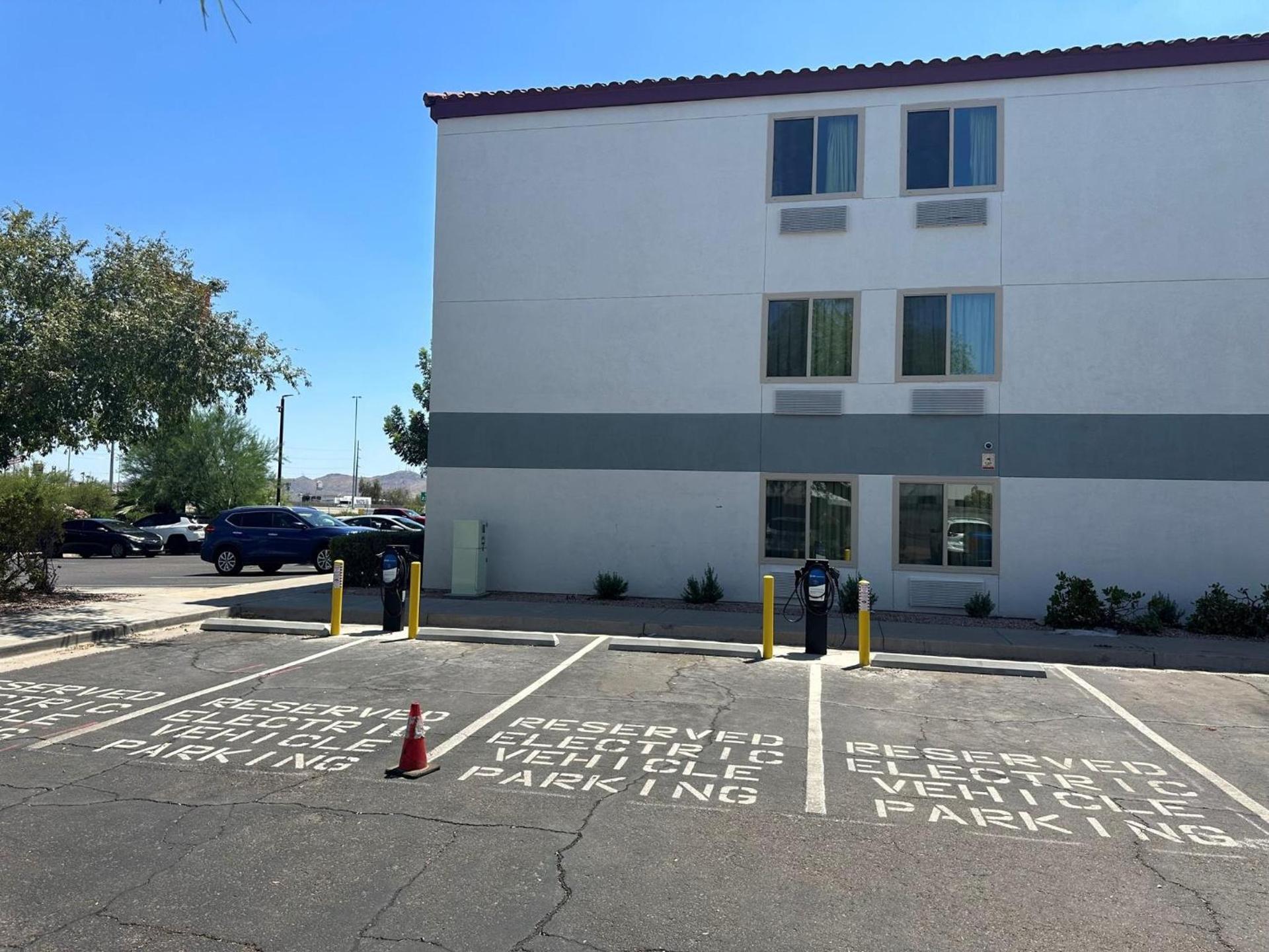 Red Roof Inn Phoenix North - I-17 at Bell Rd photo 36
