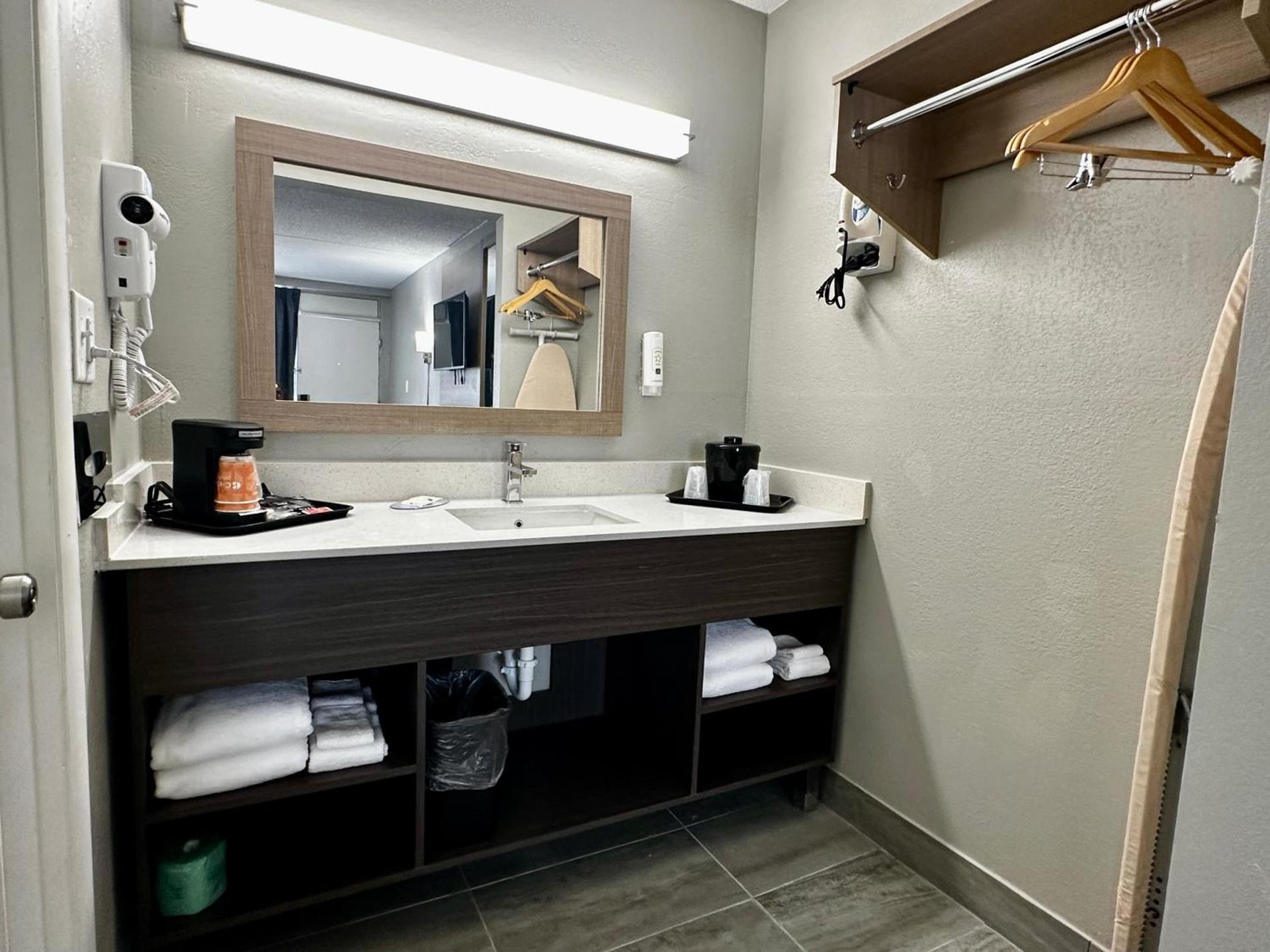 Quality Inn Nashville - Opryland Area photo 7