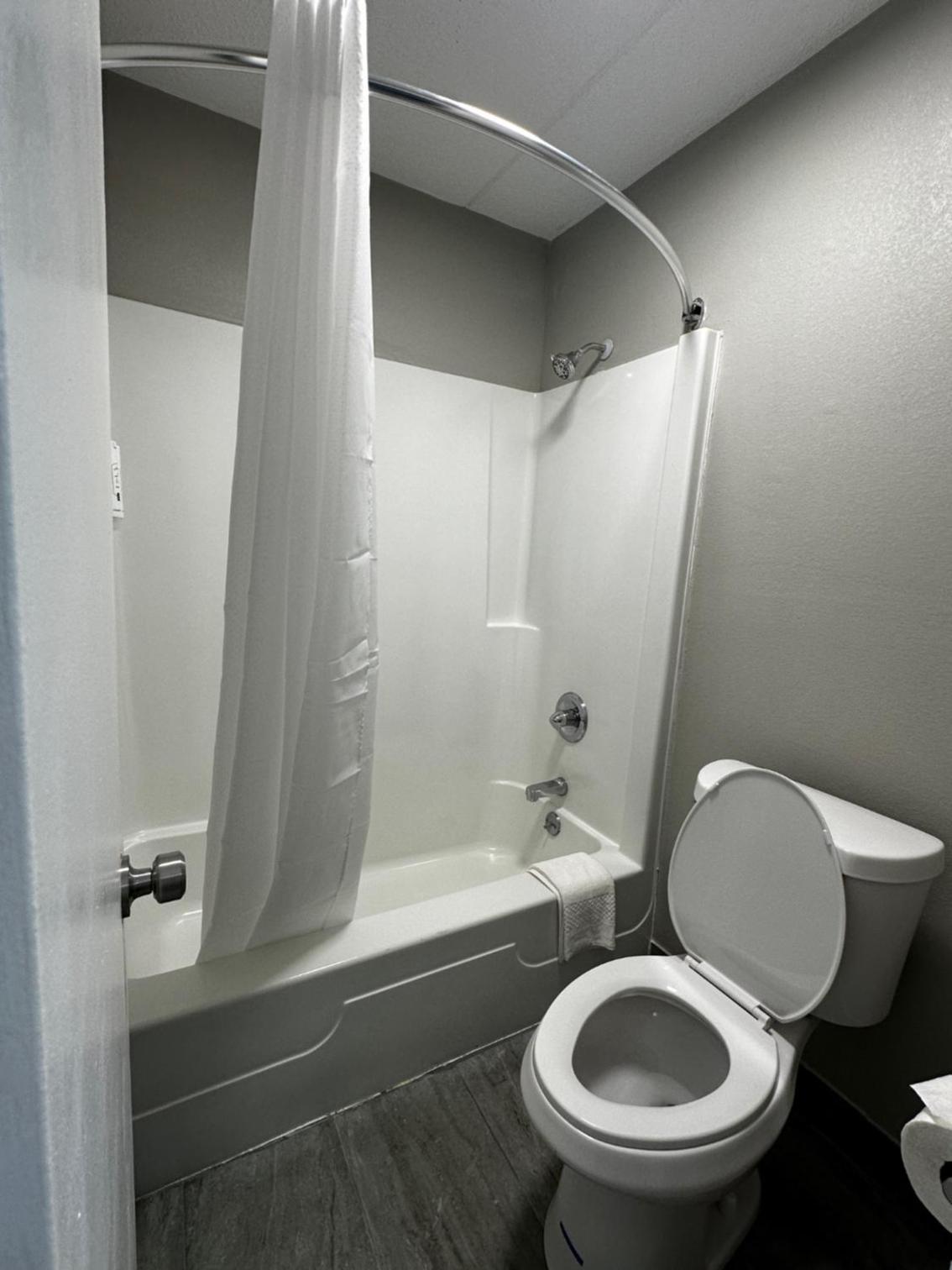 Quality Inn Nashville - Opryland Area photo 5
