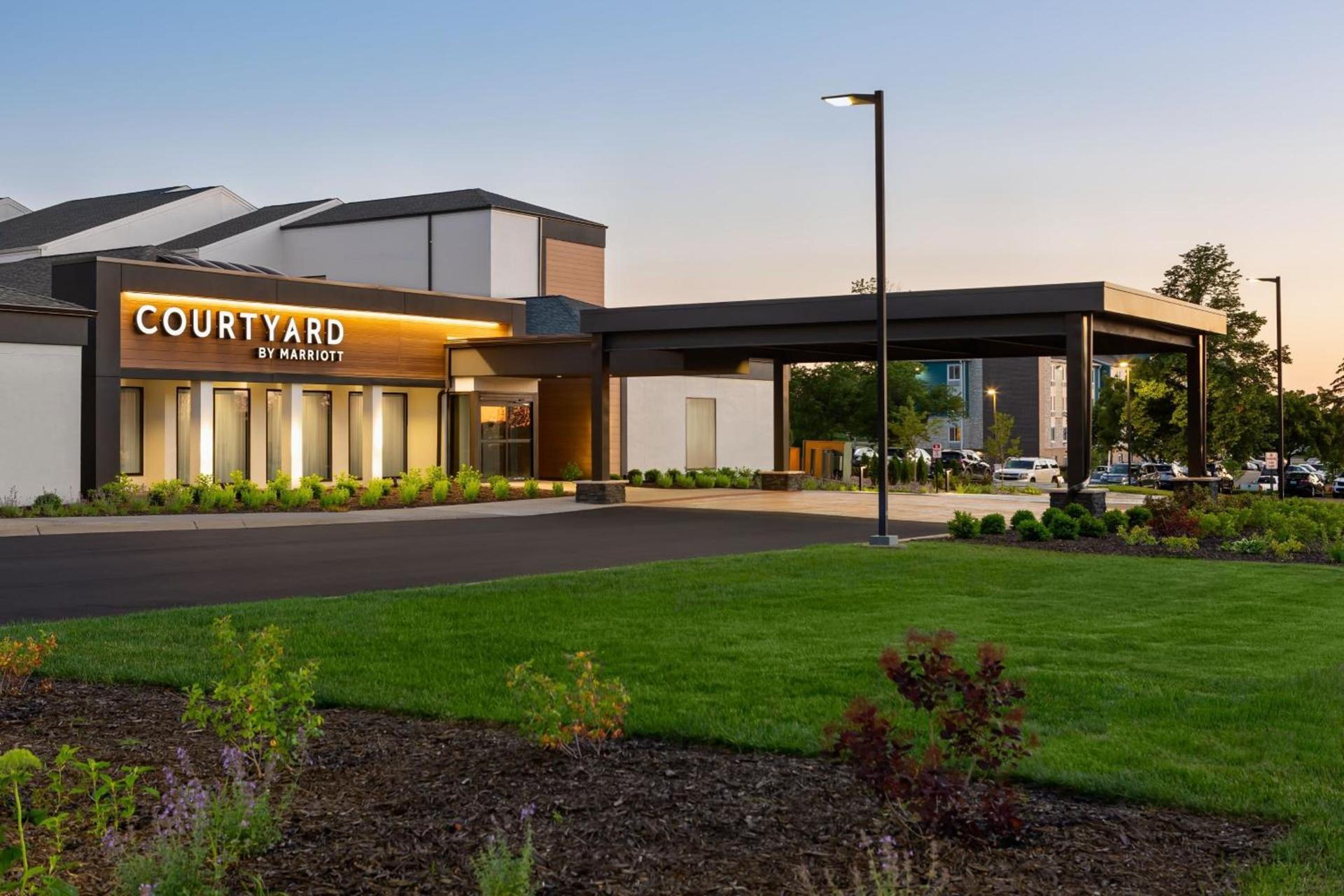 Courtyard by Marriott Minneapolis-St. Paul Airport photo 2