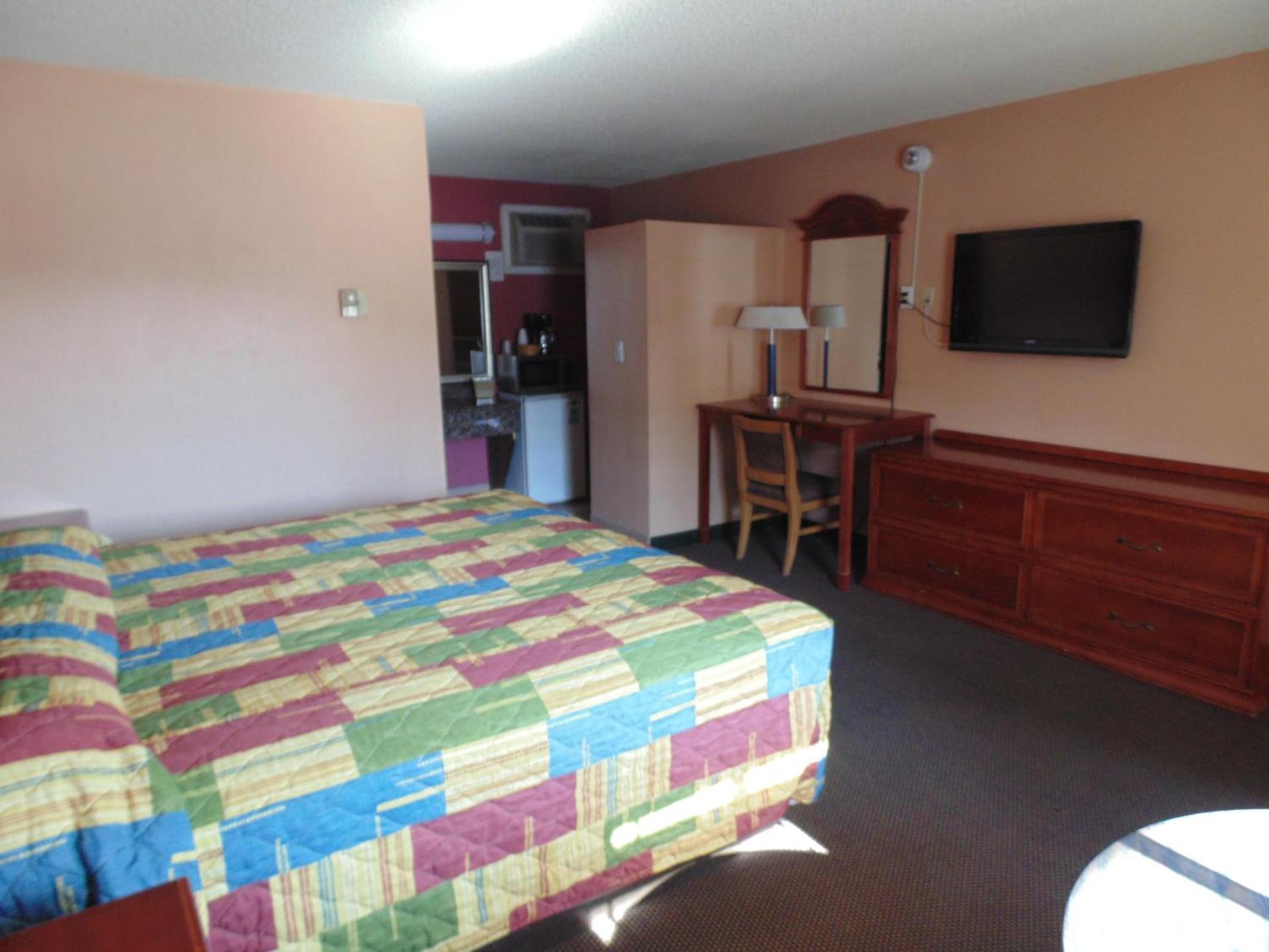 Western Inn & Suites photo 18