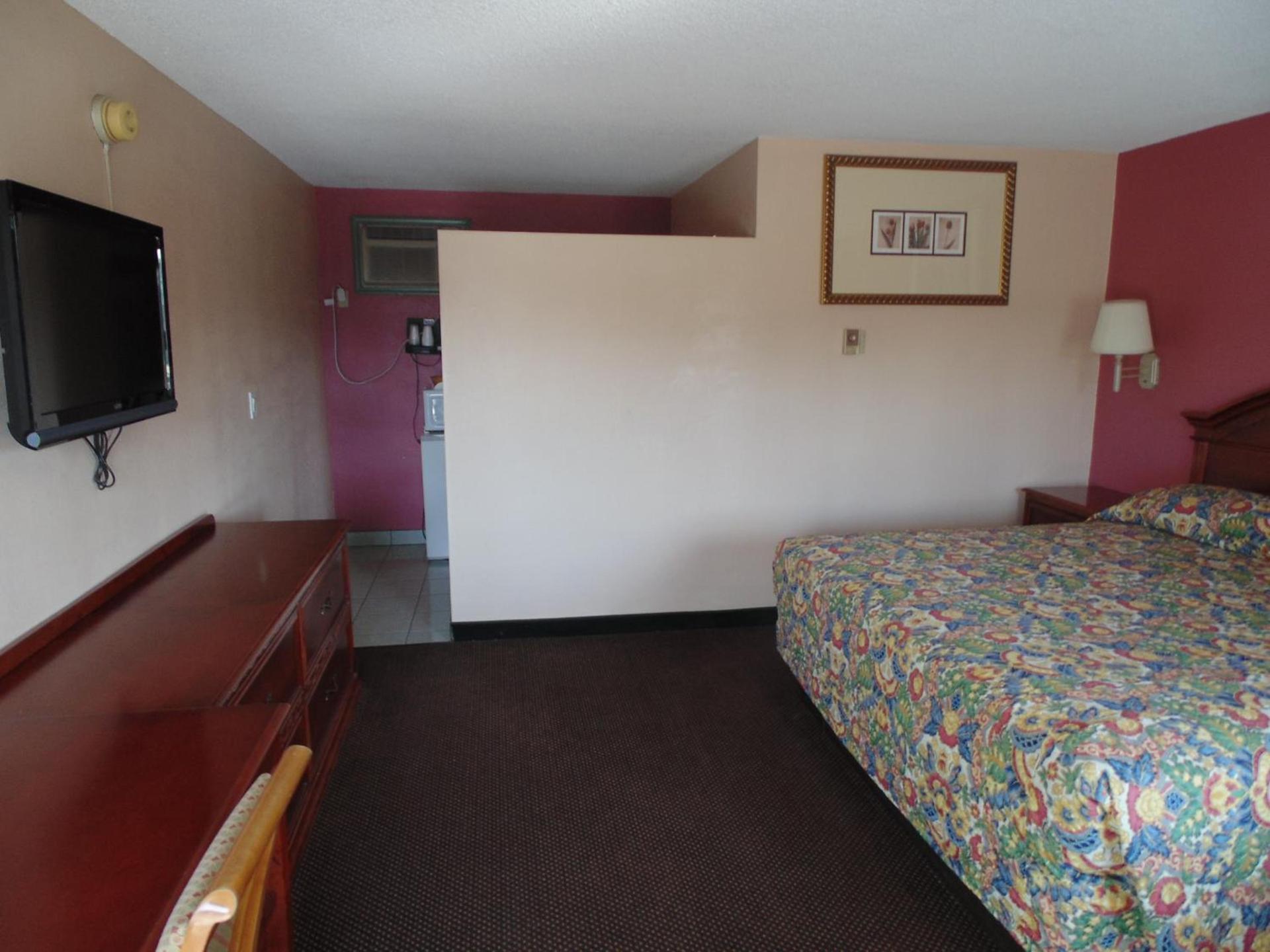 Western Inn & Suites photo 19