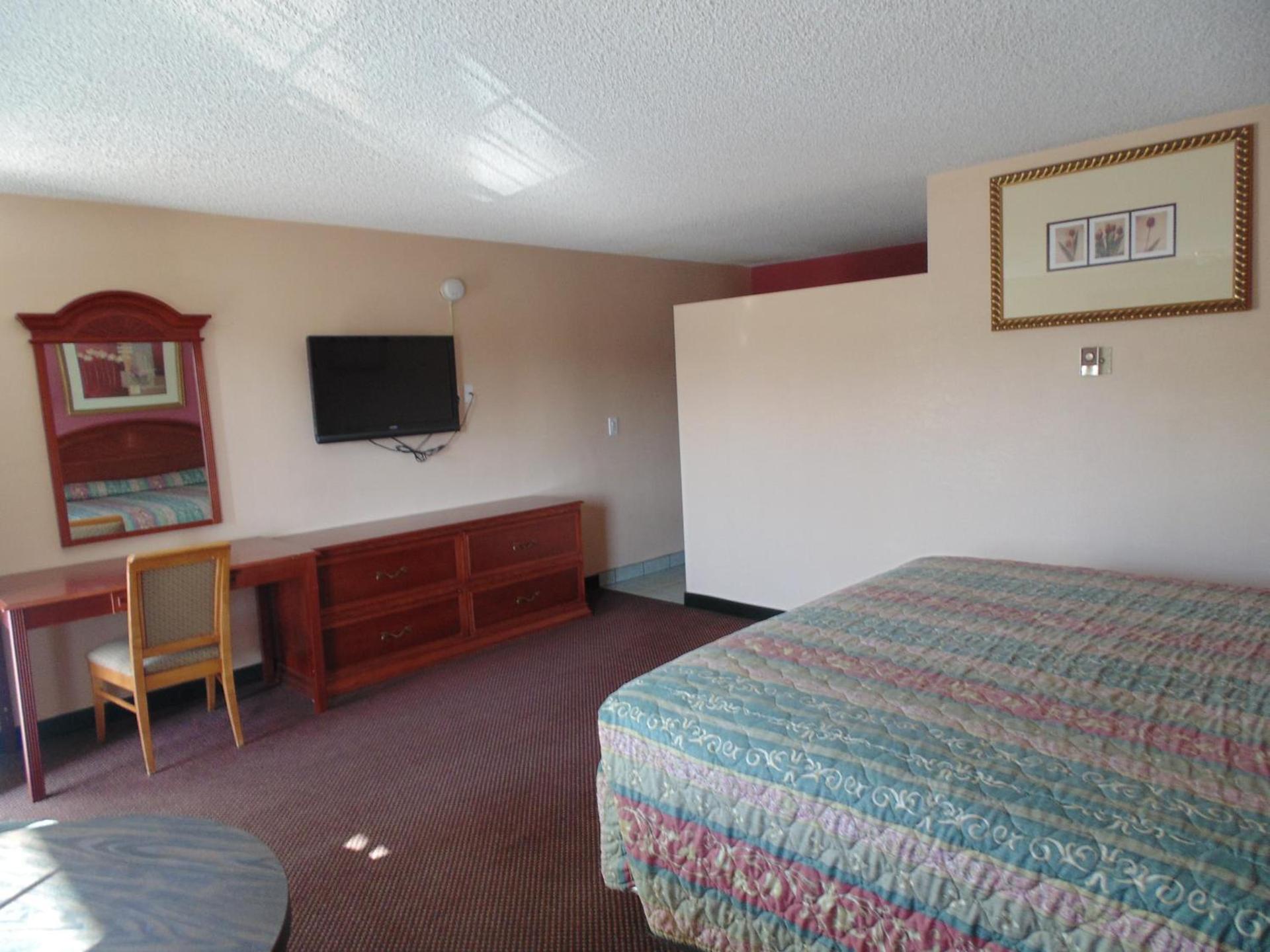 Western Inn & Suites photo 20