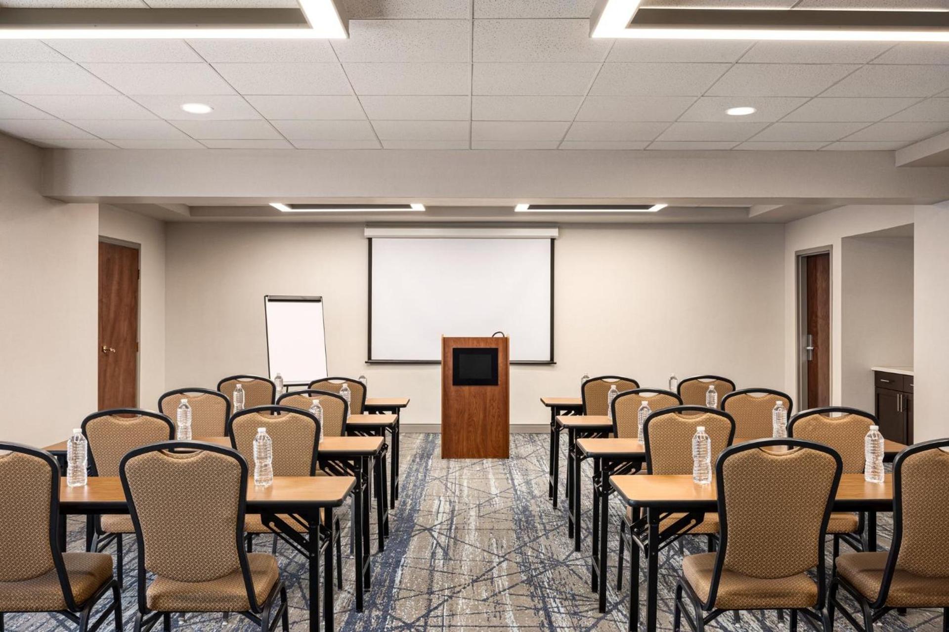 Holiday Inn Express Hotel & Suites Indianapolis W - Airport Area by IHG photo 35
