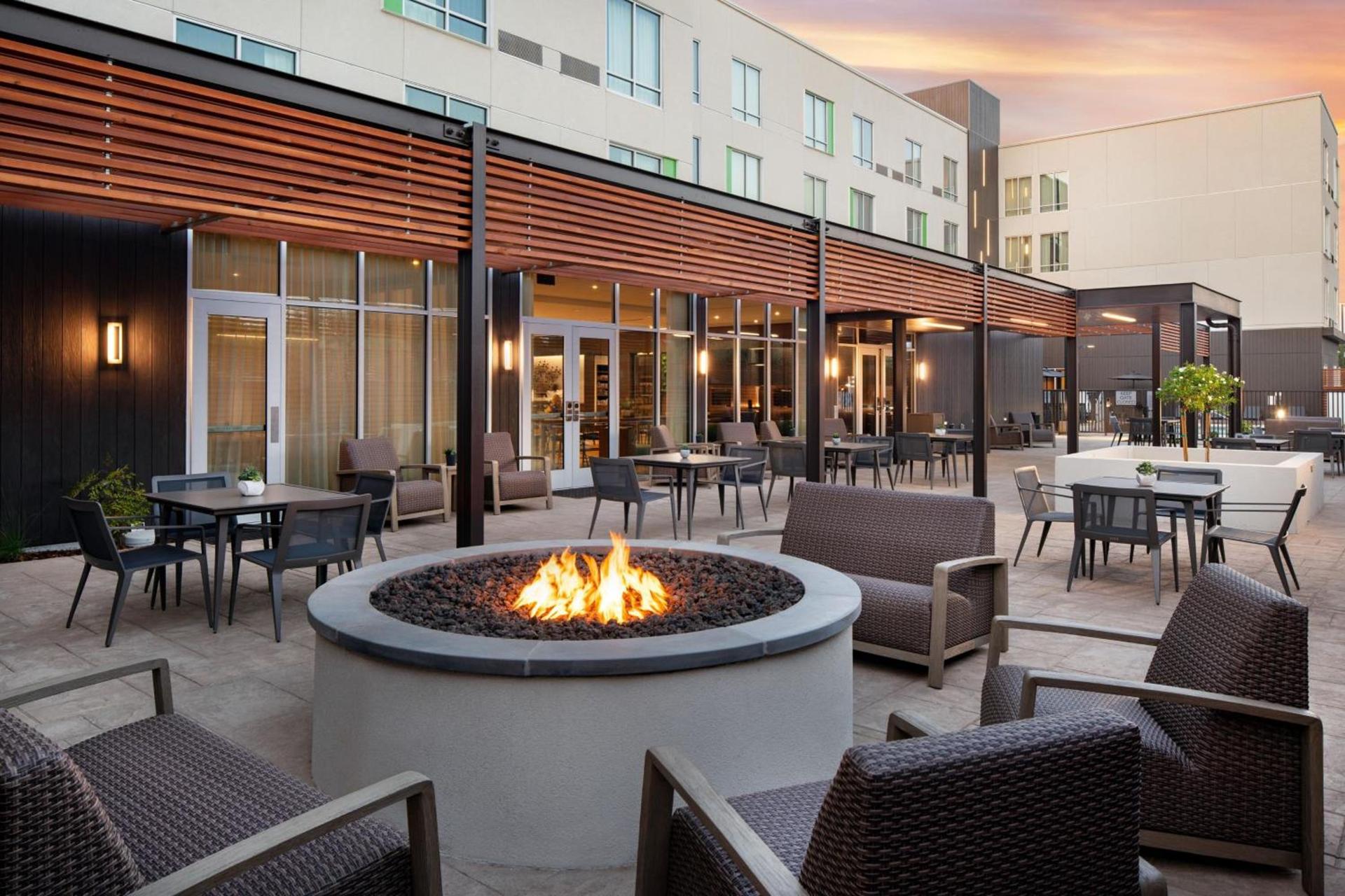 Courtyard by Marriott Fresno Clovis photo 24