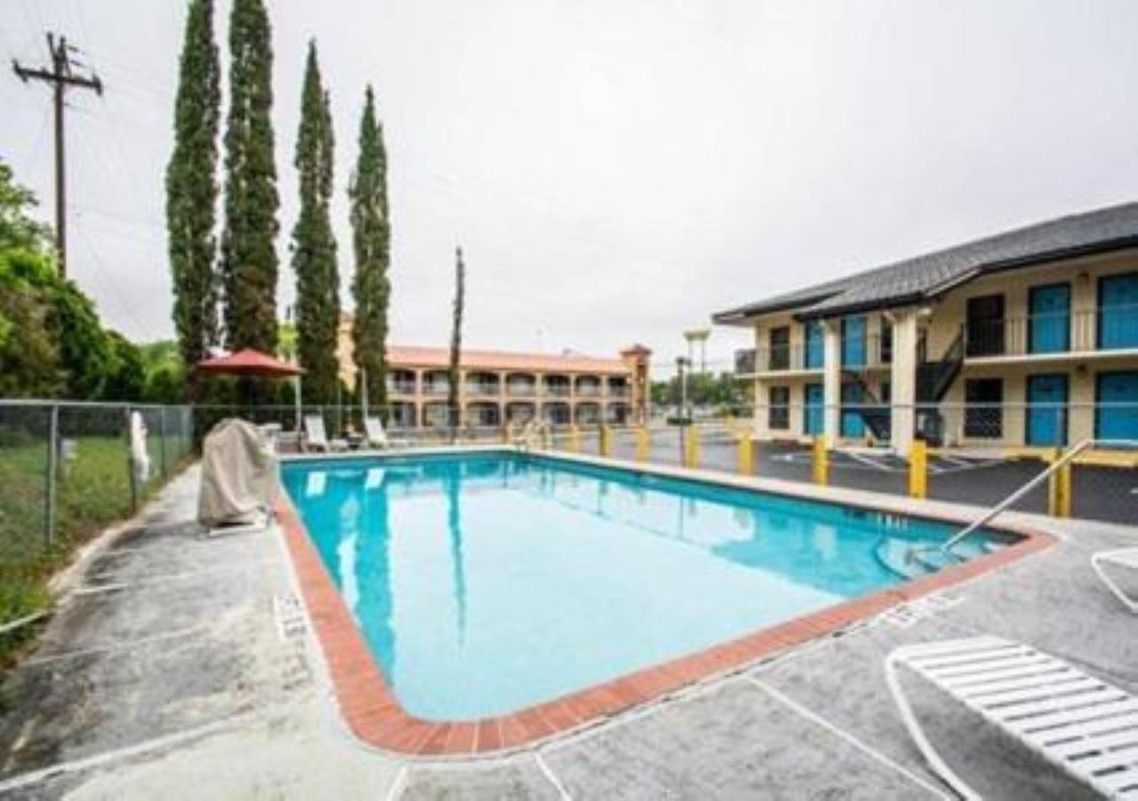 Clarion Pointe Alachua - Gainesville Area photo 9