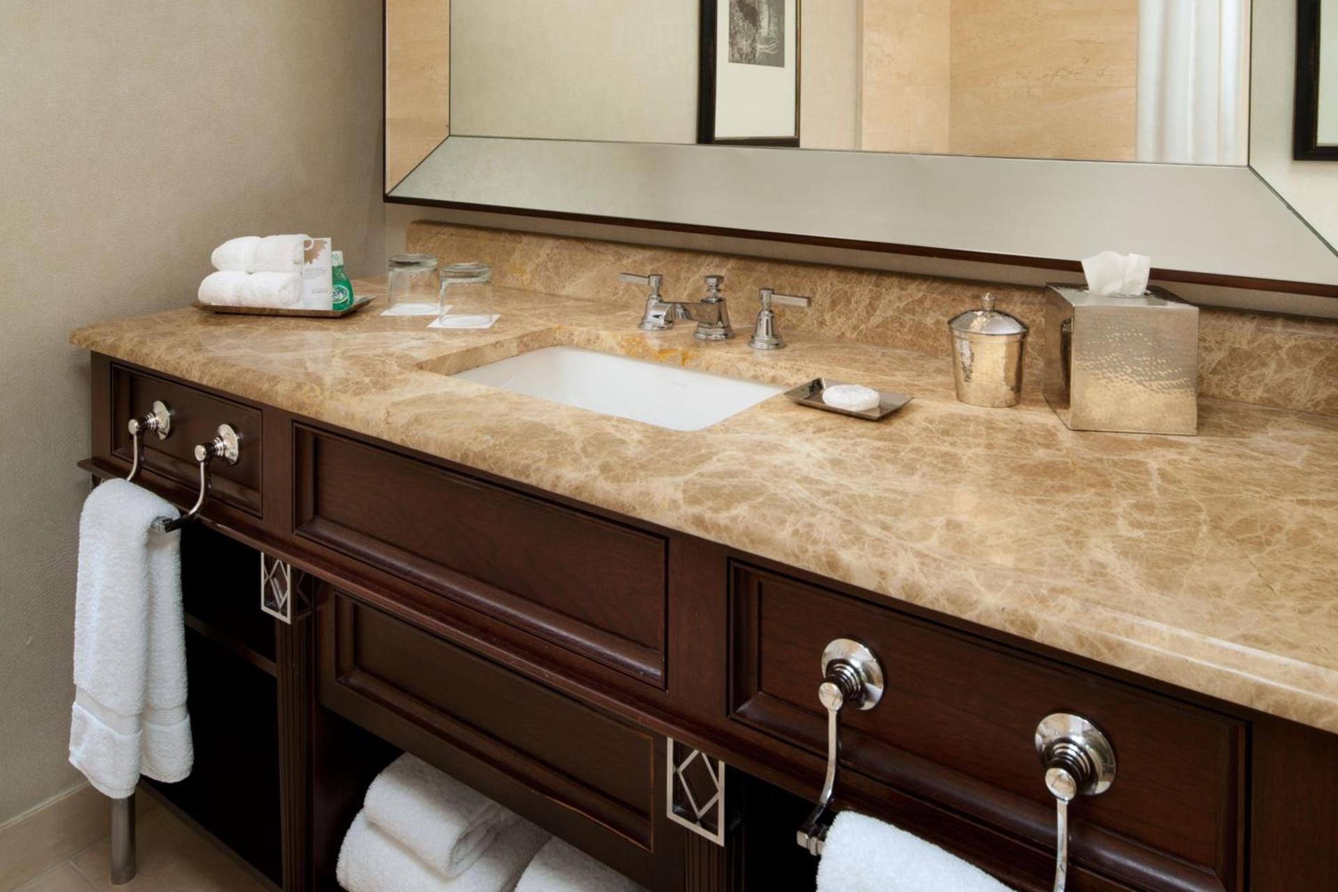 Houston Grand Hotel - River Oaks photo 12