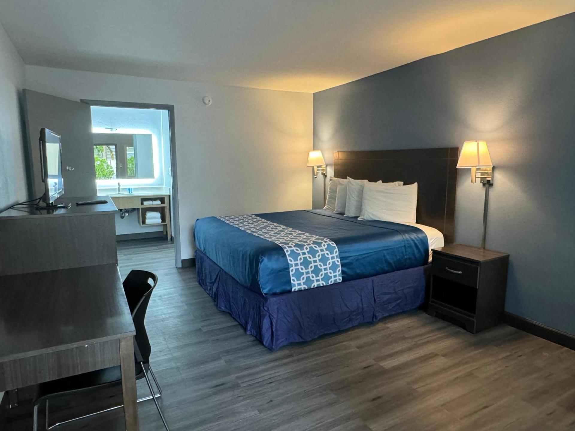 Days Inn by Wyndham Gainesville Hospital - University Area photo 5