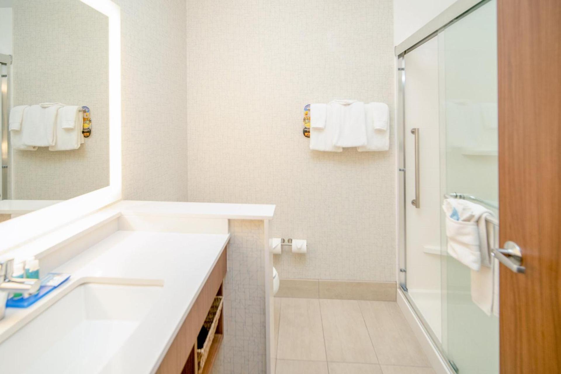 Holiday Inn Express Houghton-Keweenaw by IHG photo 64