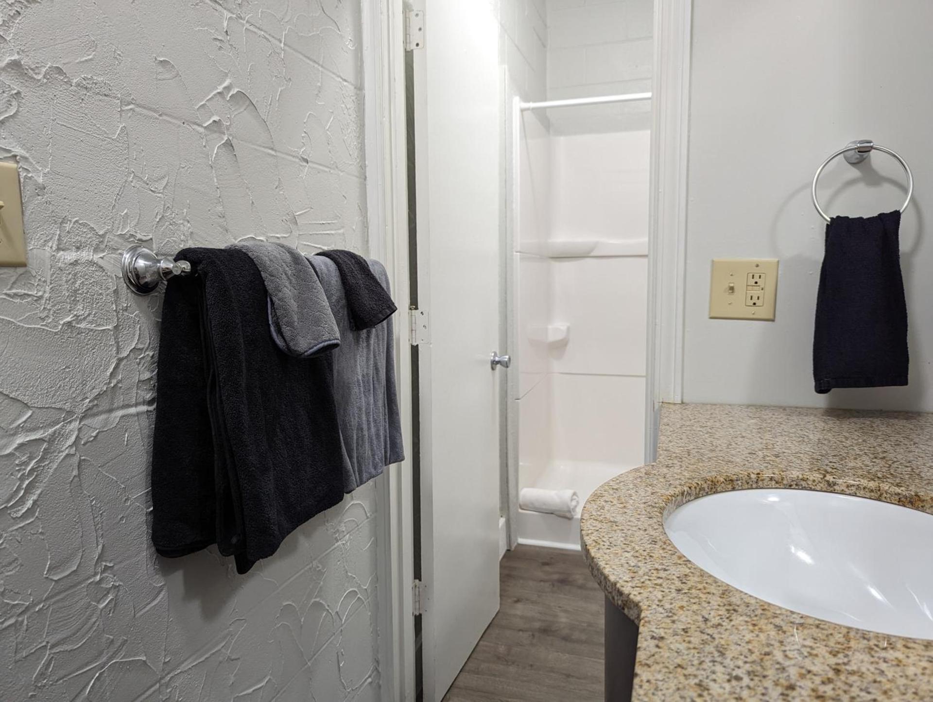 Riverboat Inn & Suites photo 78