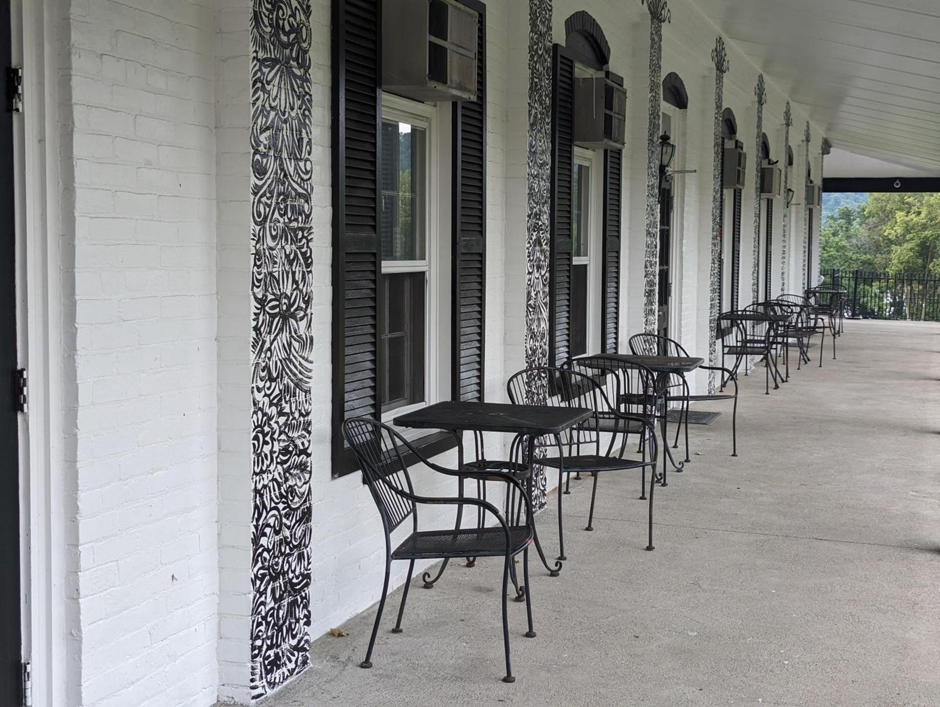Riverboat Inn & Suites photo 12