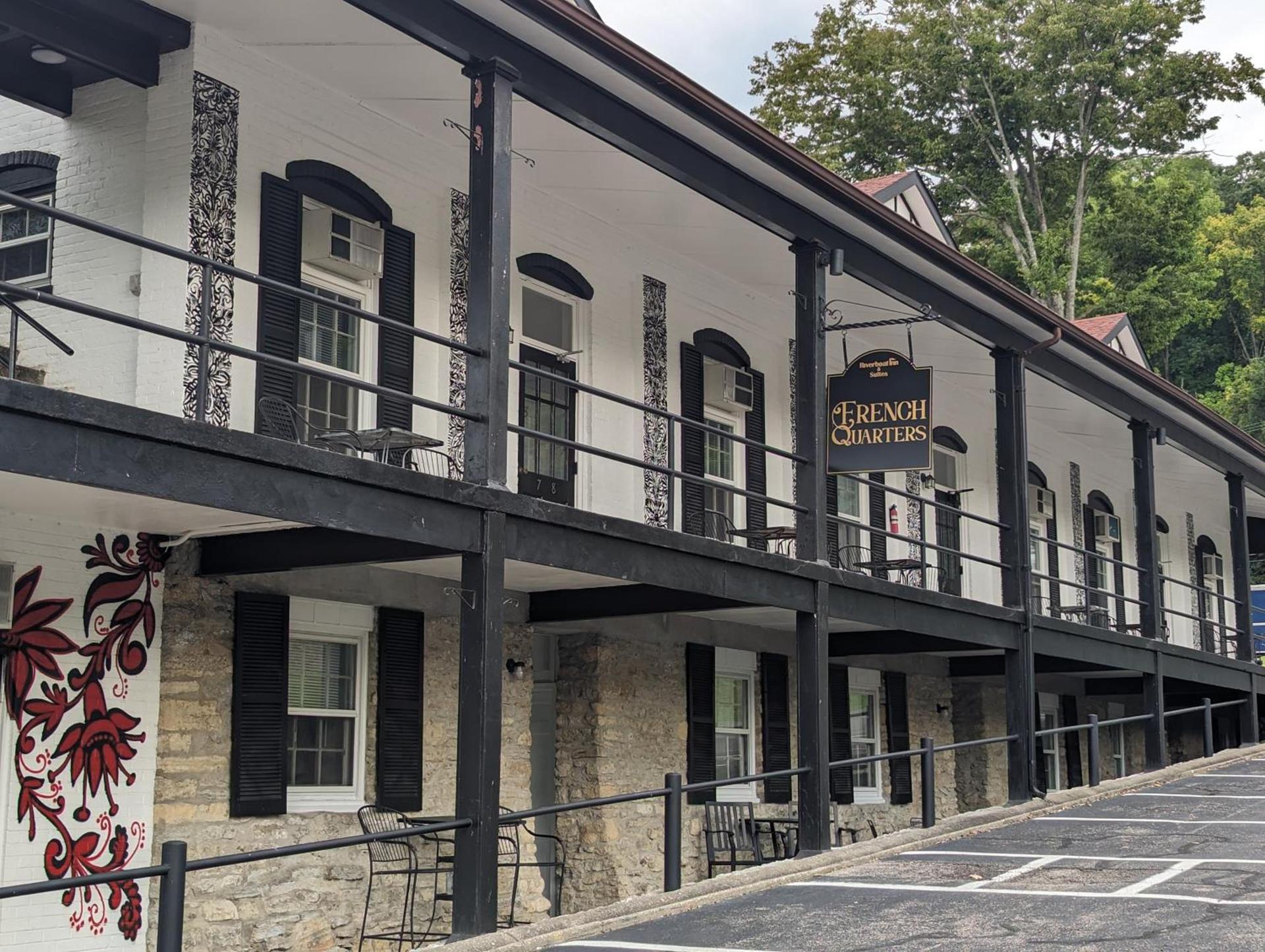Riverboat Inn & Suites photo 8
