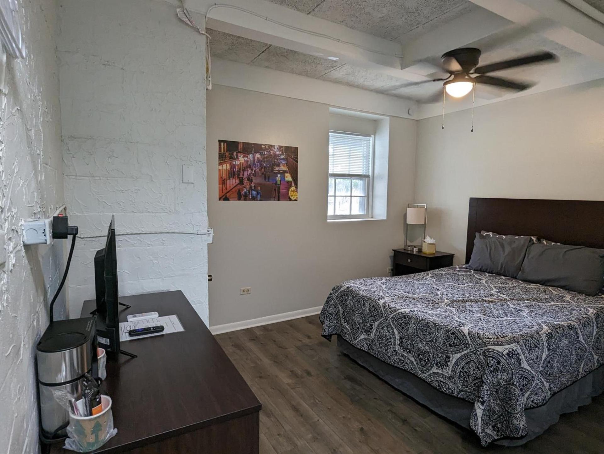 Riverboat Inn & Suites photo 82