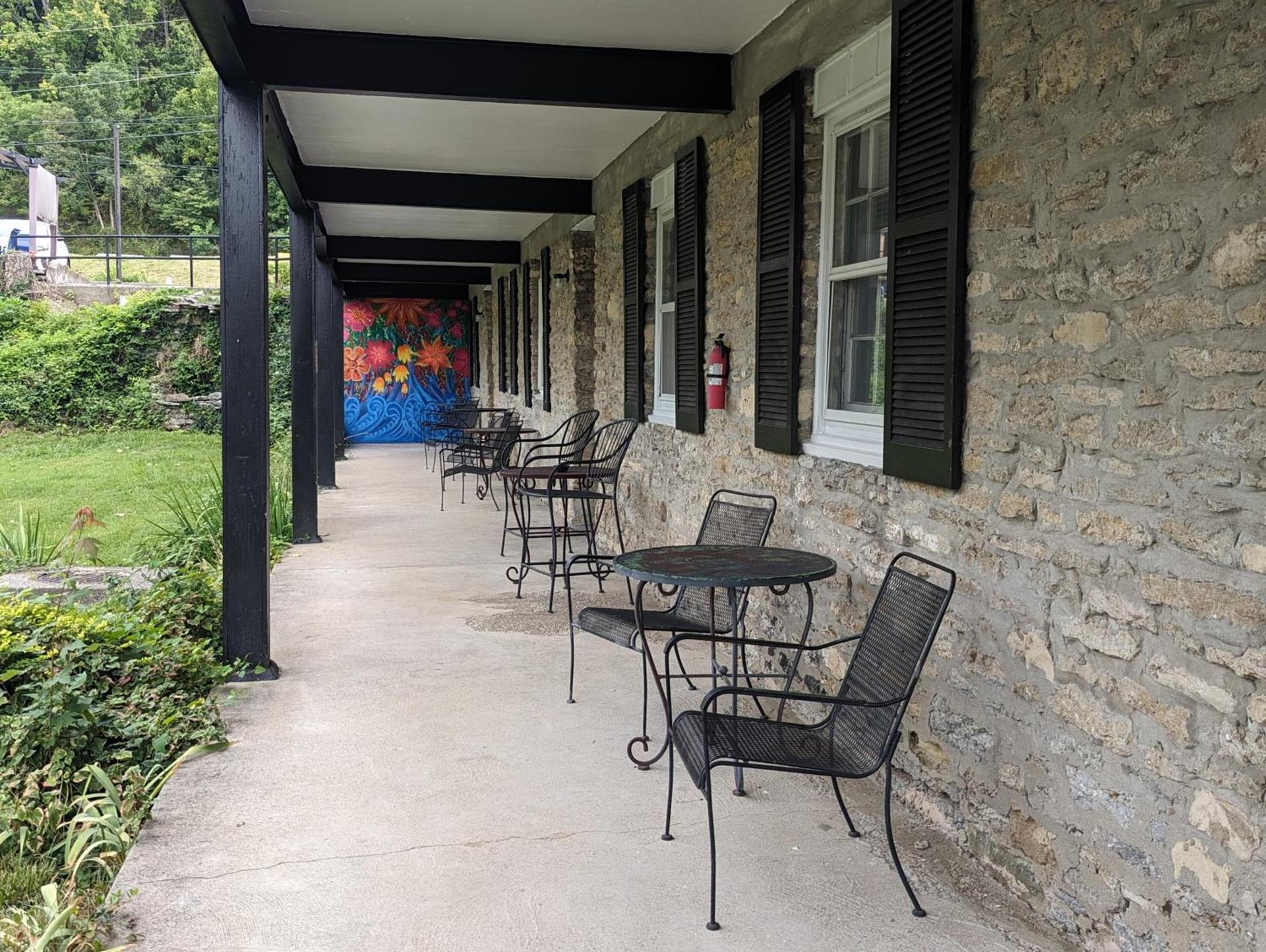 Riverboat Inn & Suites photo 13