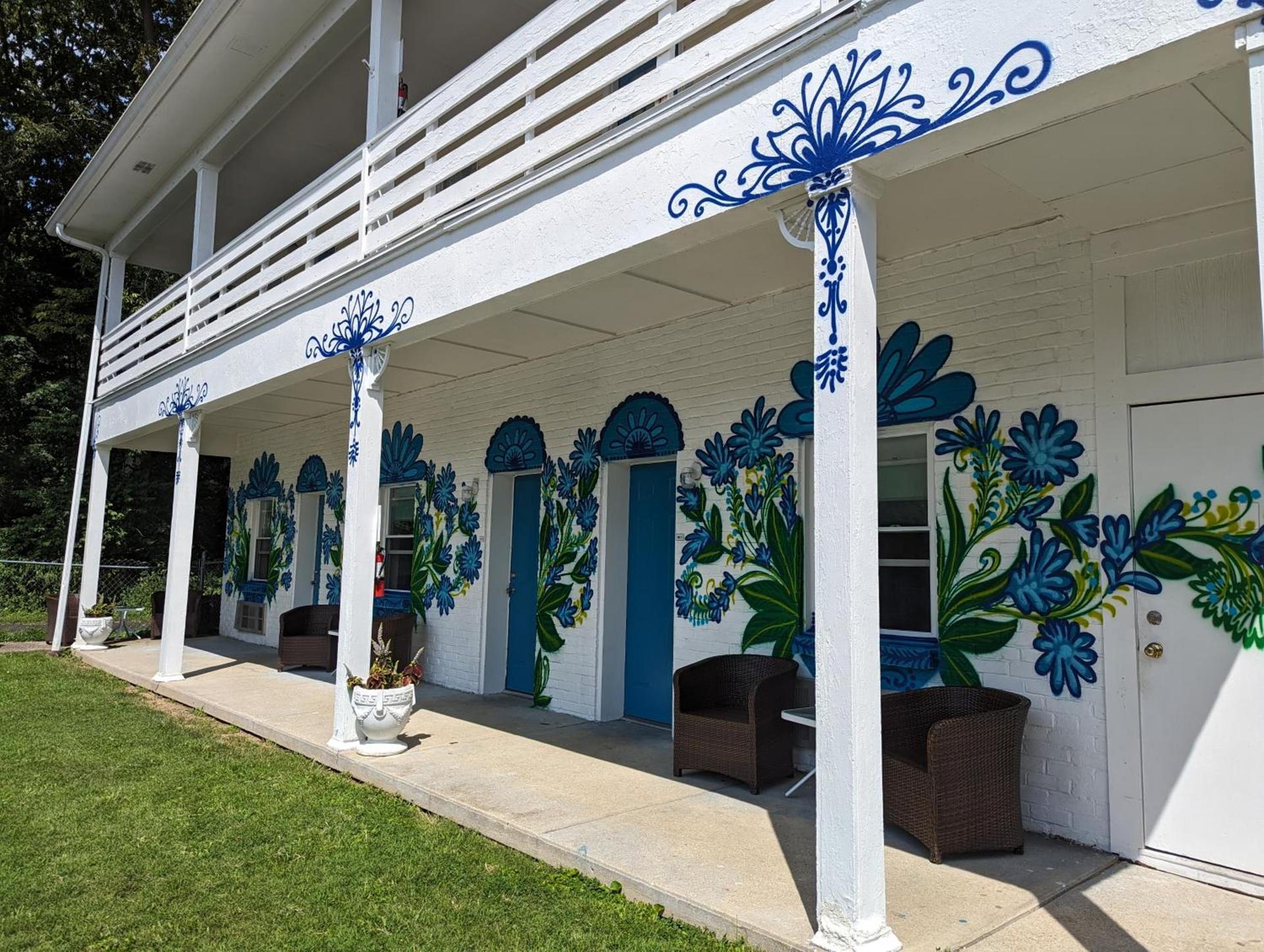 Riverboat Inn & Suites photo 14