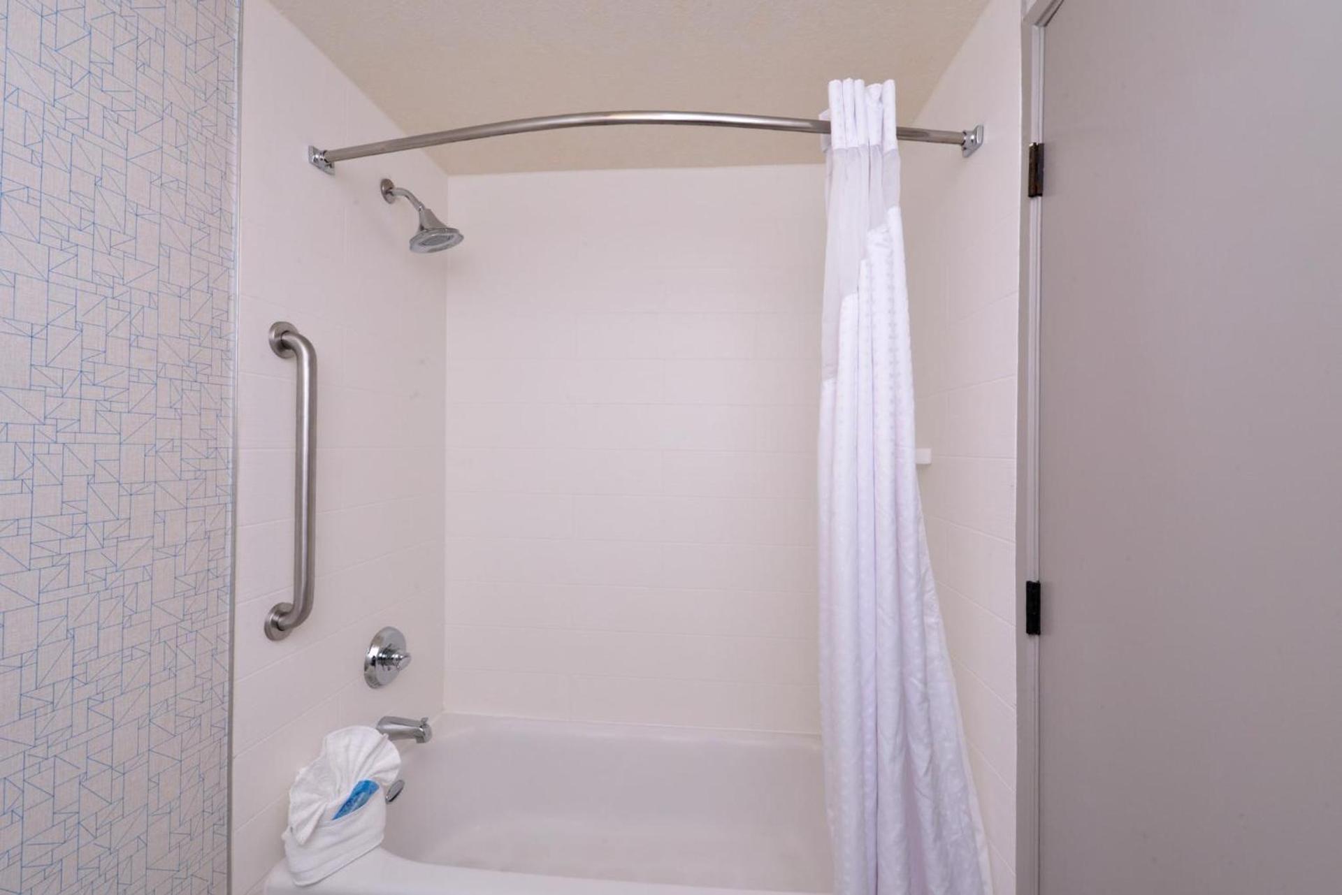 Holiday Inn Express Palm Desert by IHG photo 31