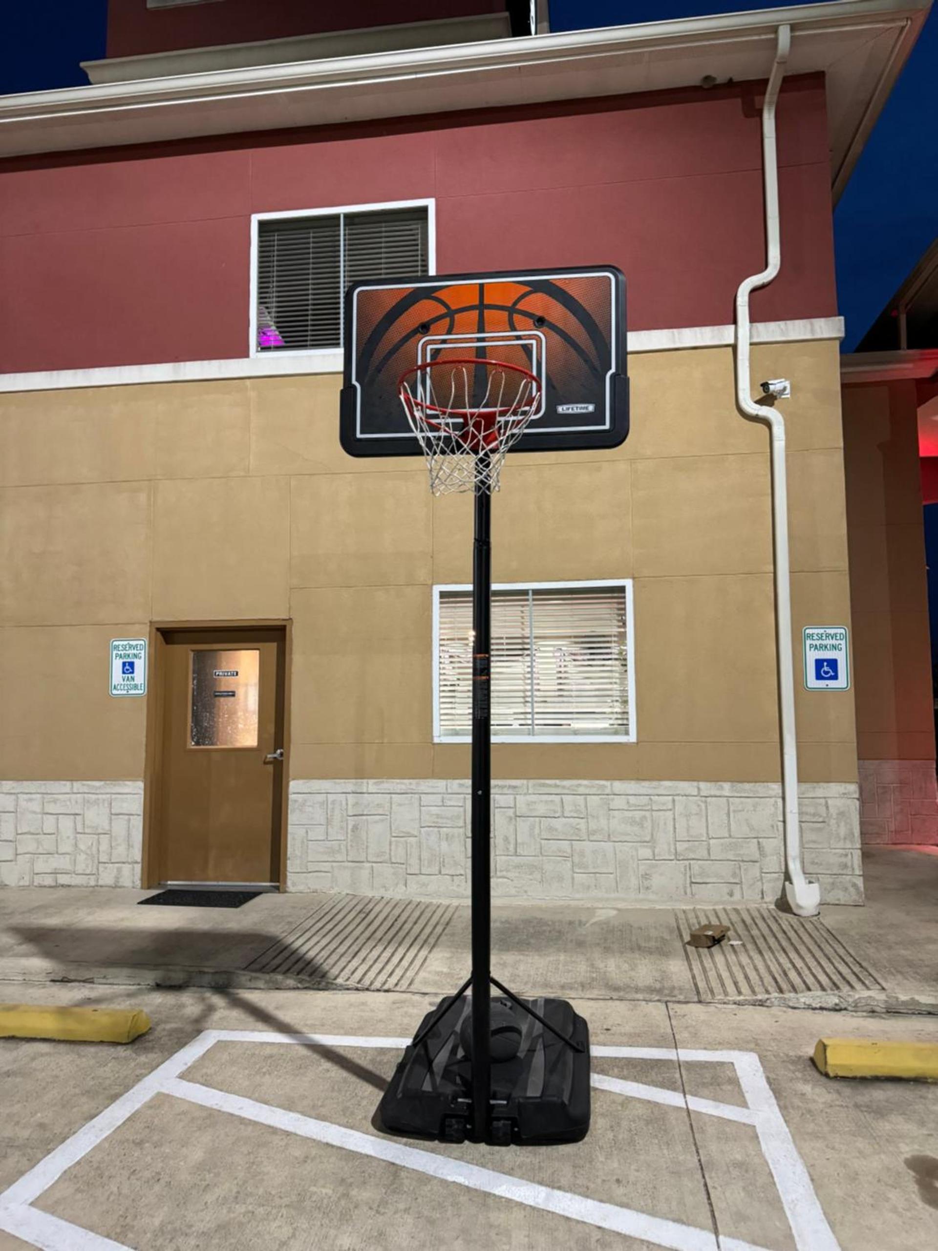 Executive Inn & Suites photo 35
