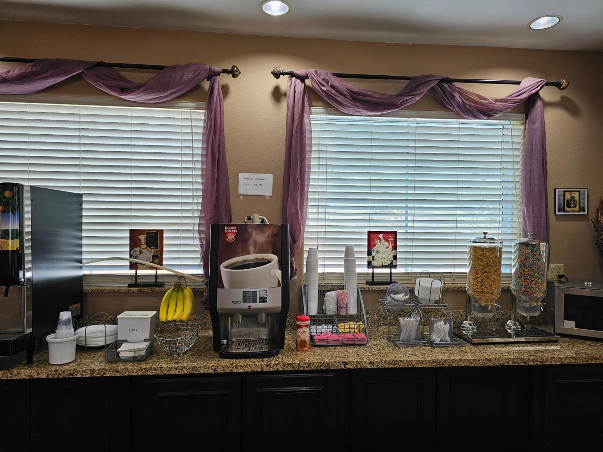 Executive Inn & Suites photo 37