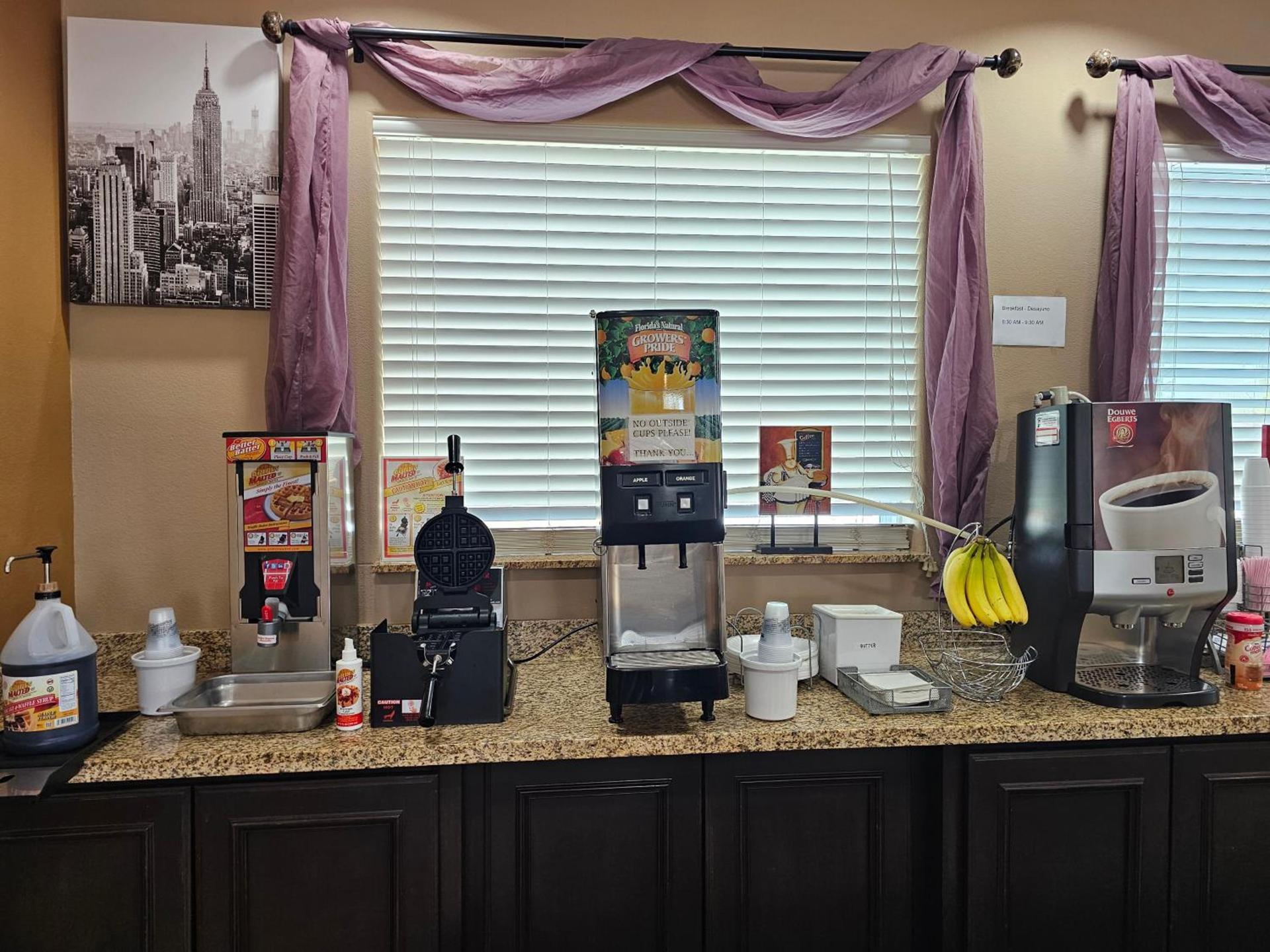 Executive Inn & Suites photo 38