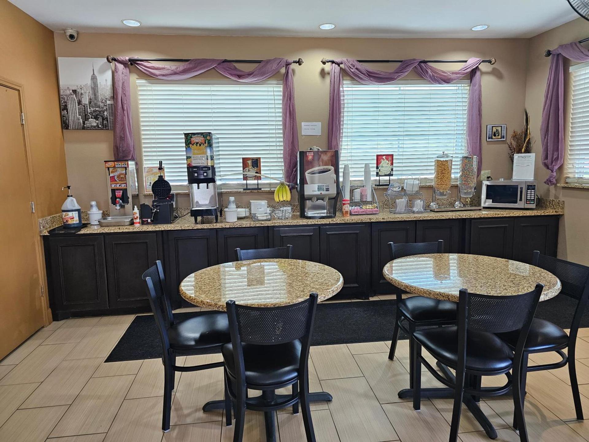 Executive Inn & Suites photo 39