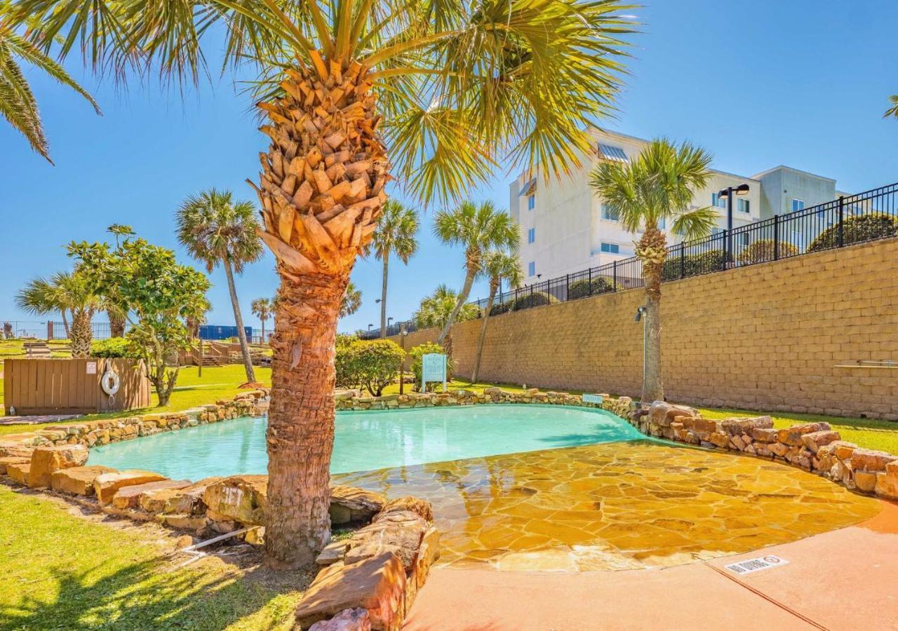 Poolside Paradise photo 6