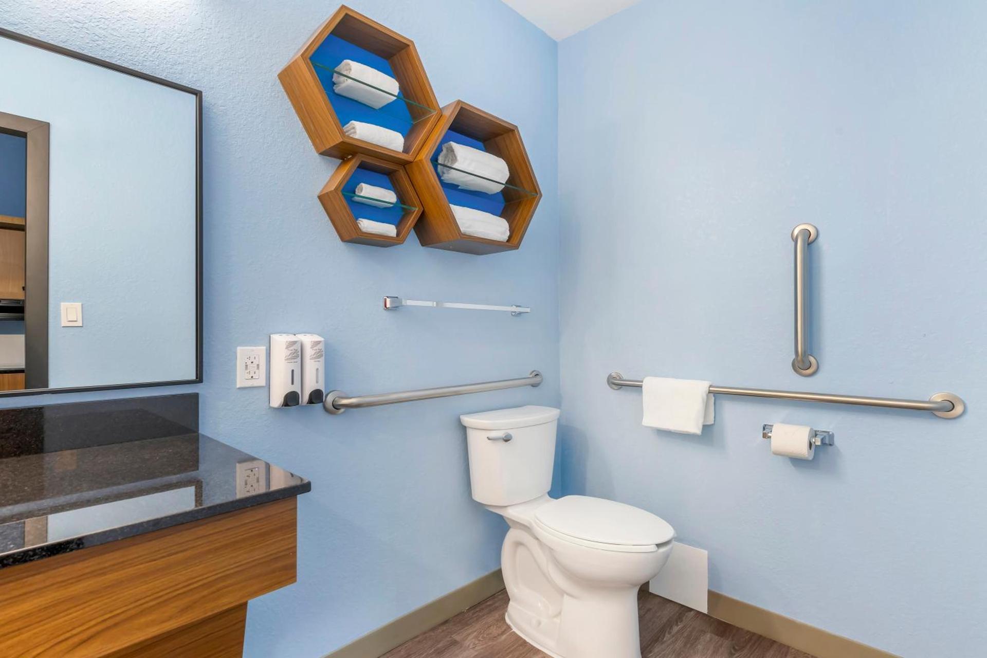 HomeTowne Studios by Red Roof Tampa - Airport photo 25