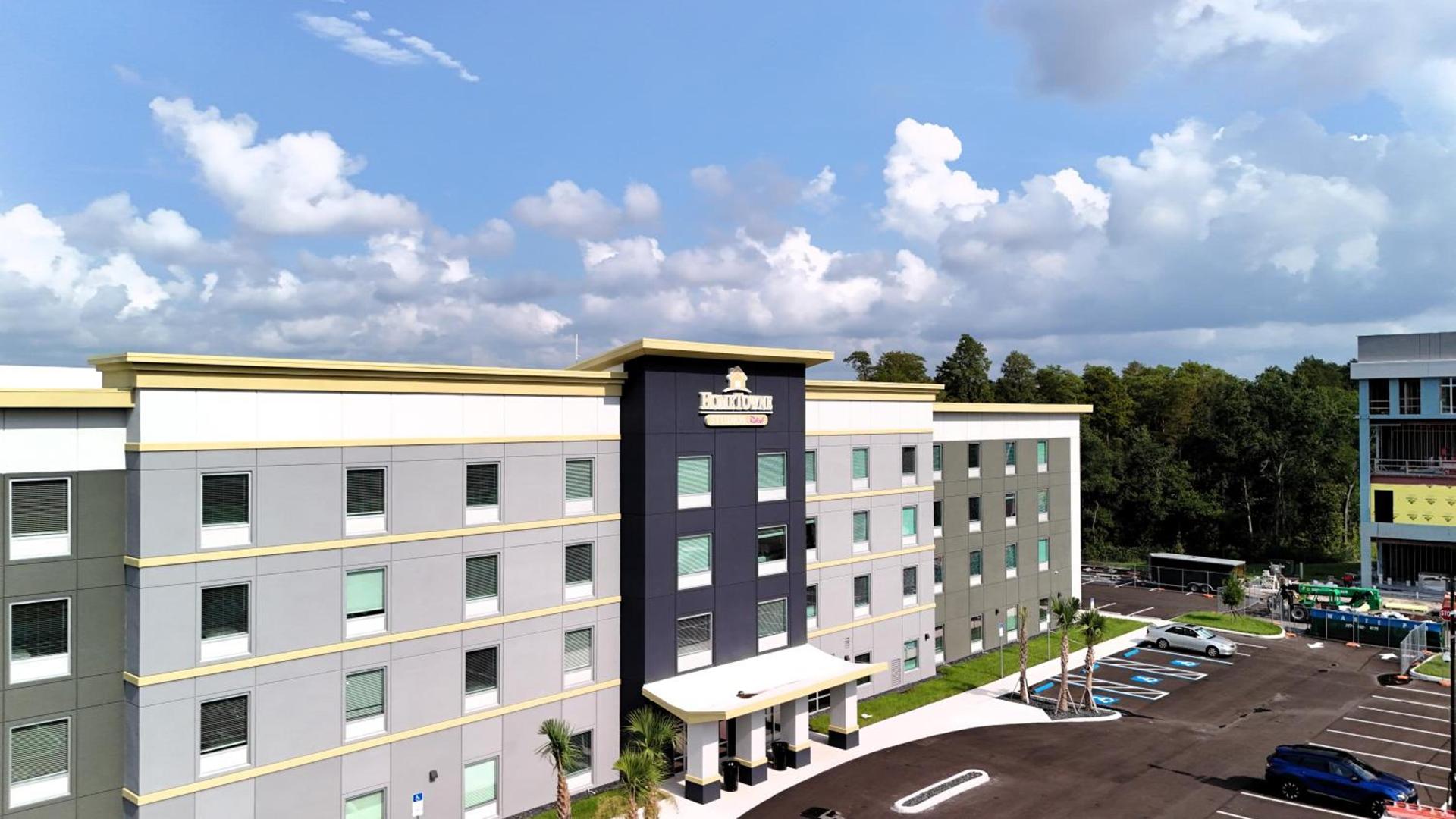 HomeTowne Studios by Red Roof Tampa - Airport photo 6