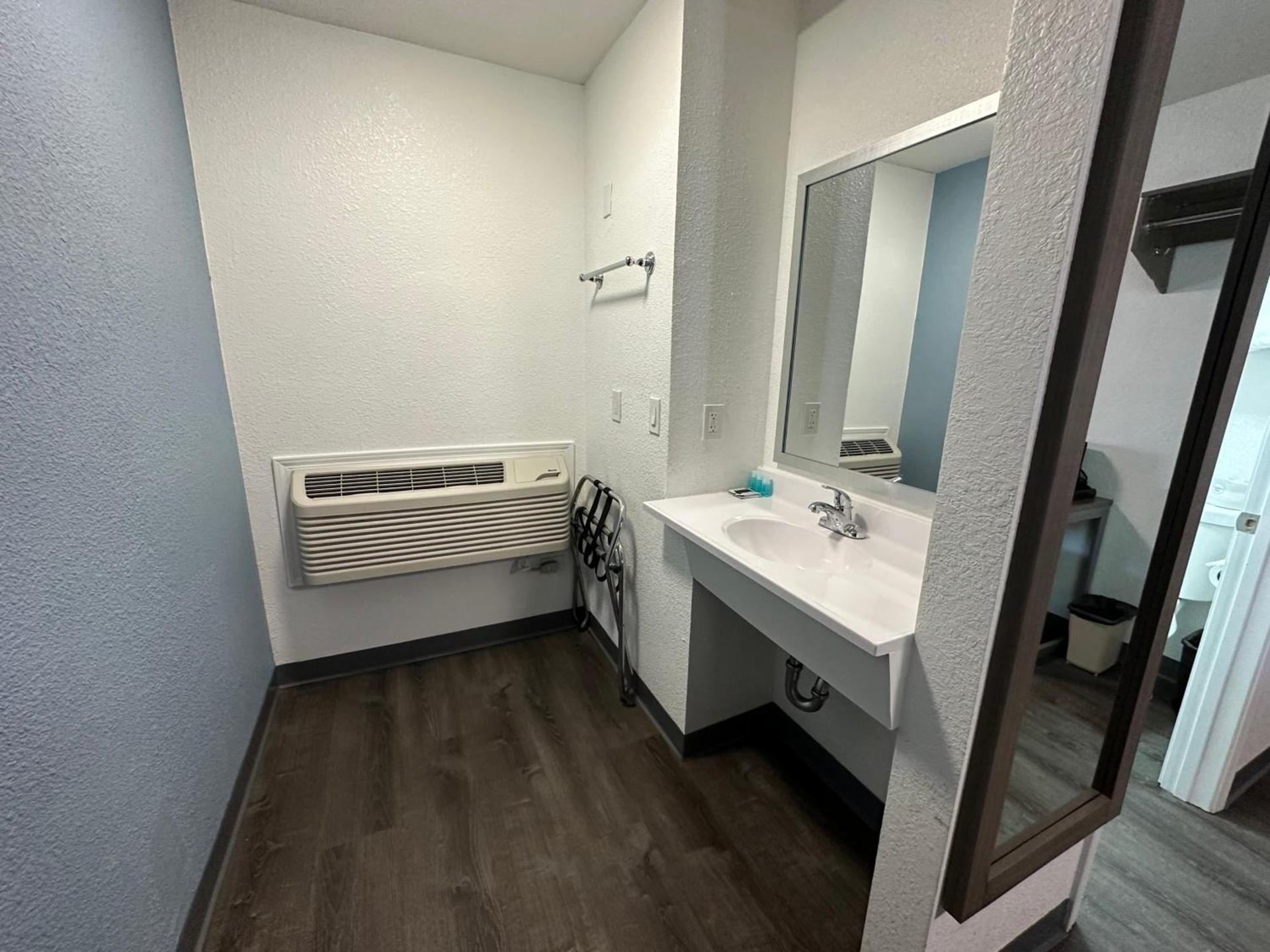 Sands Motel photo 8