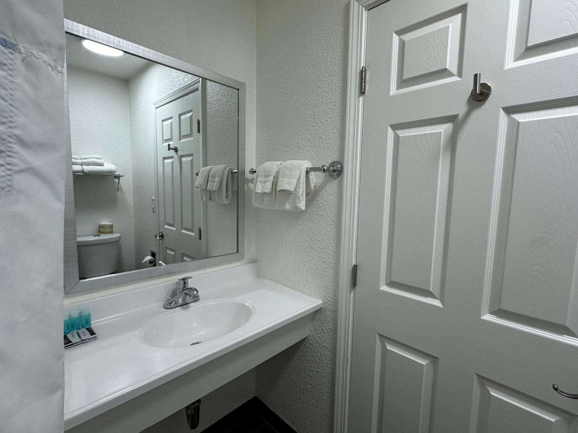 Sands Motel photo 16