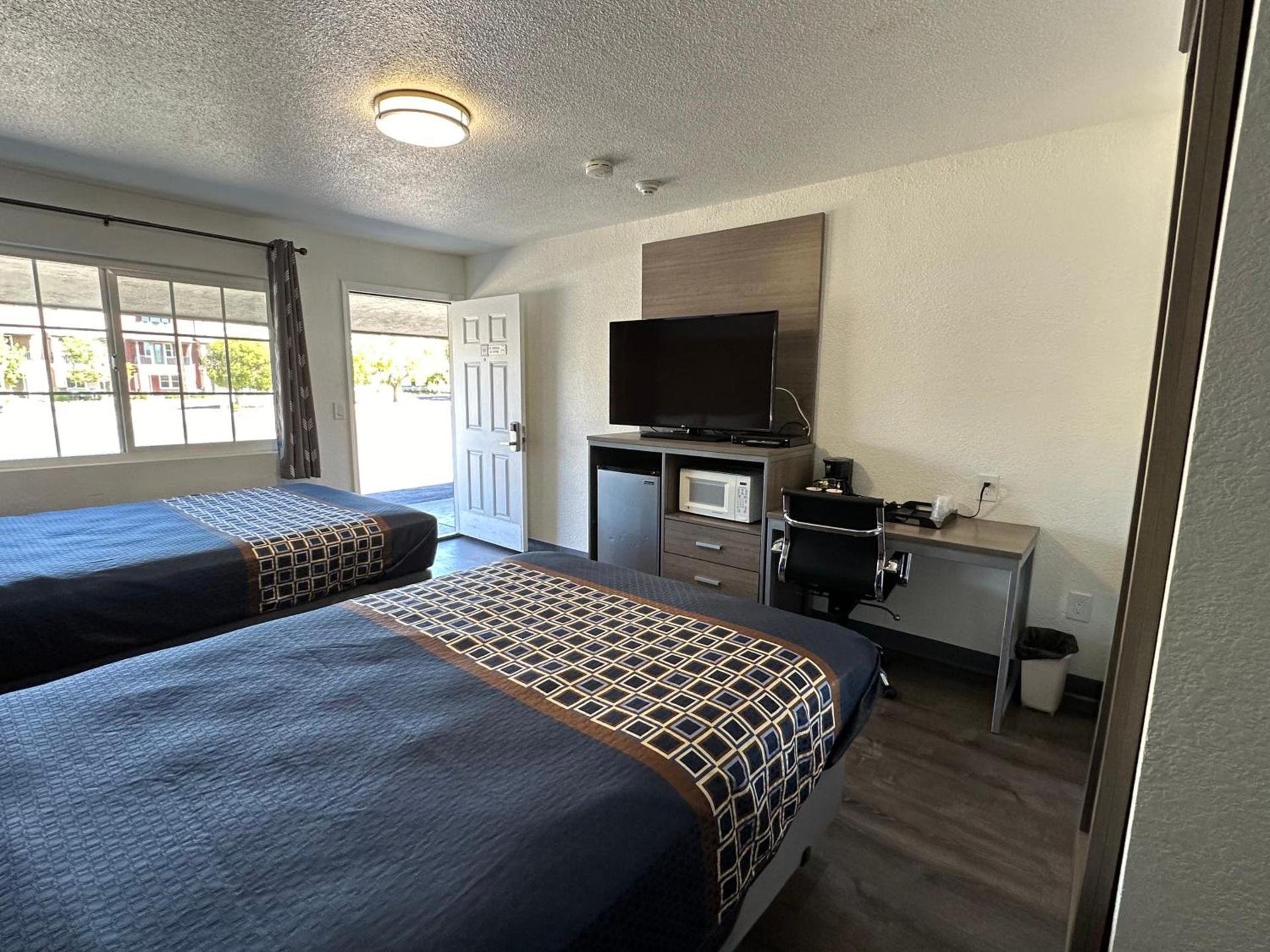 Sands Motel photo 9